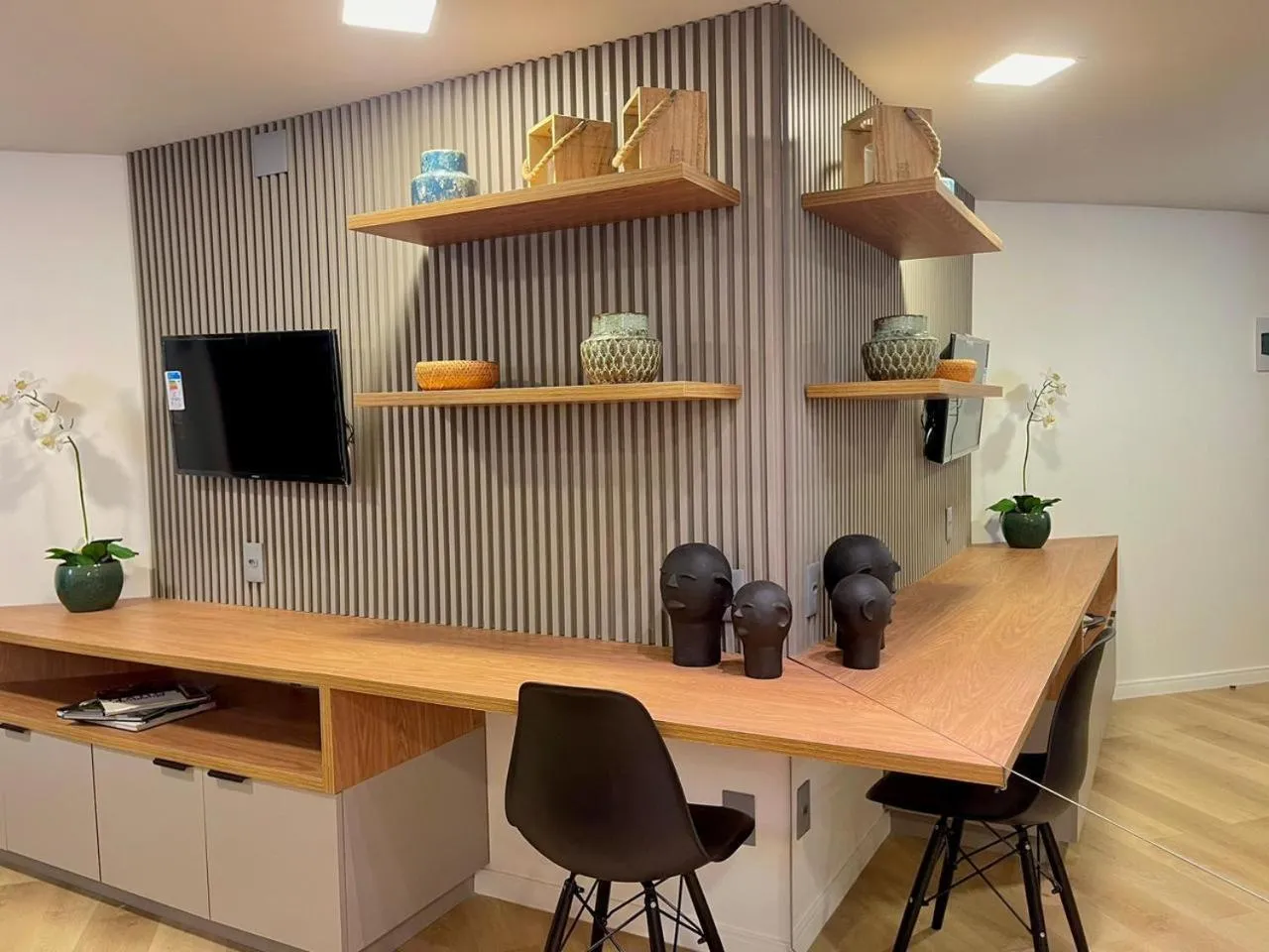 HY BEACH FLATS - INTERNATIONAL