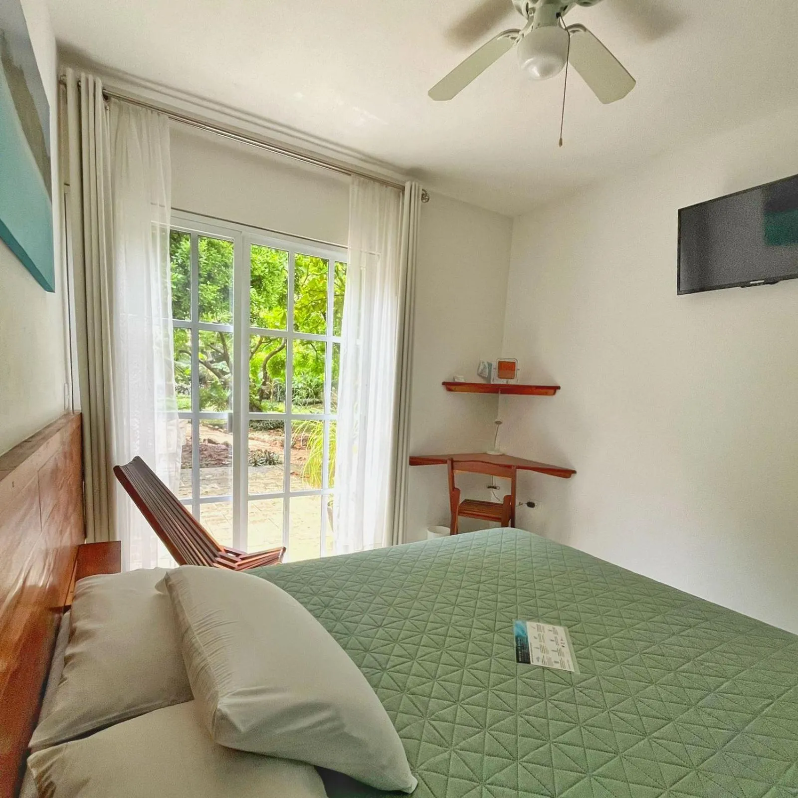 Garden view, Bed in Gran Jaguar Hotel