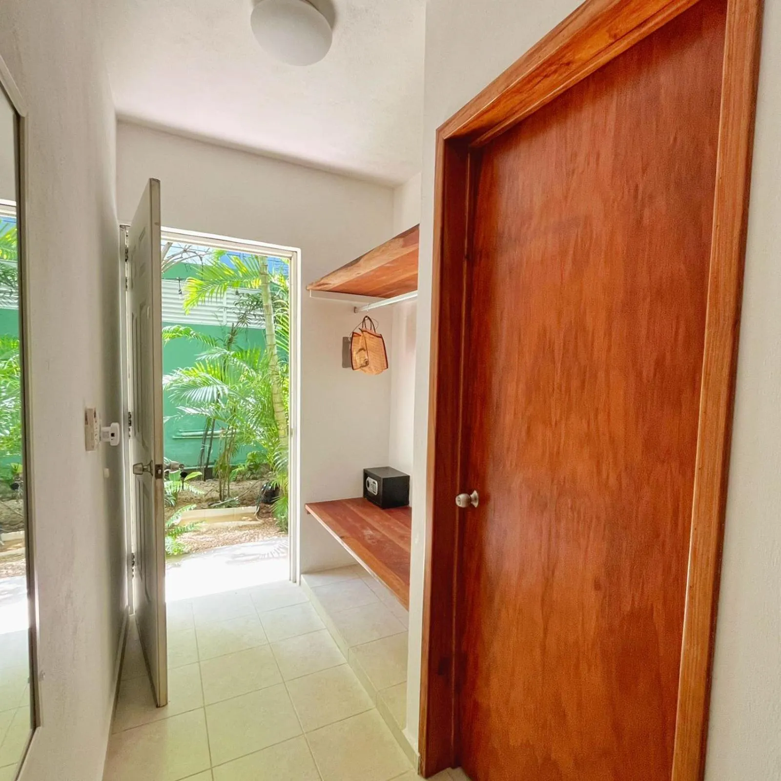 wardrobe in Gran Jaguar Hotel