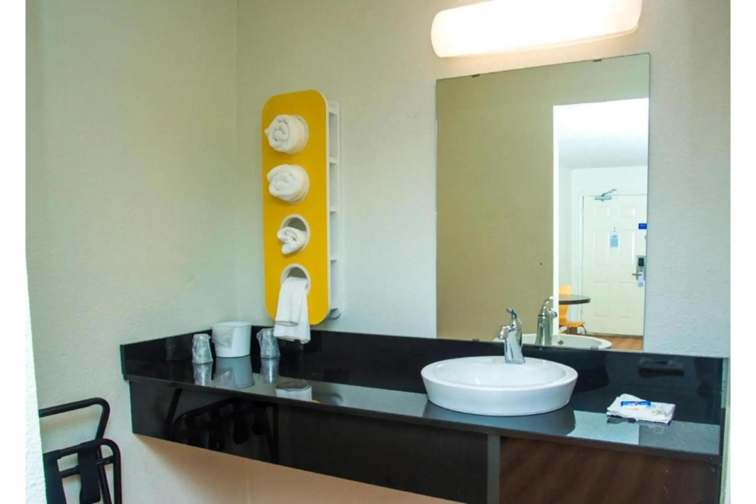 Deluxe Queen Room with Two Queen Beds - Smoking in Motel 6-Palestine, TX Deluxe Queen Room with Two Queen Beds - Smoking in Motel 6-Palestine, TX