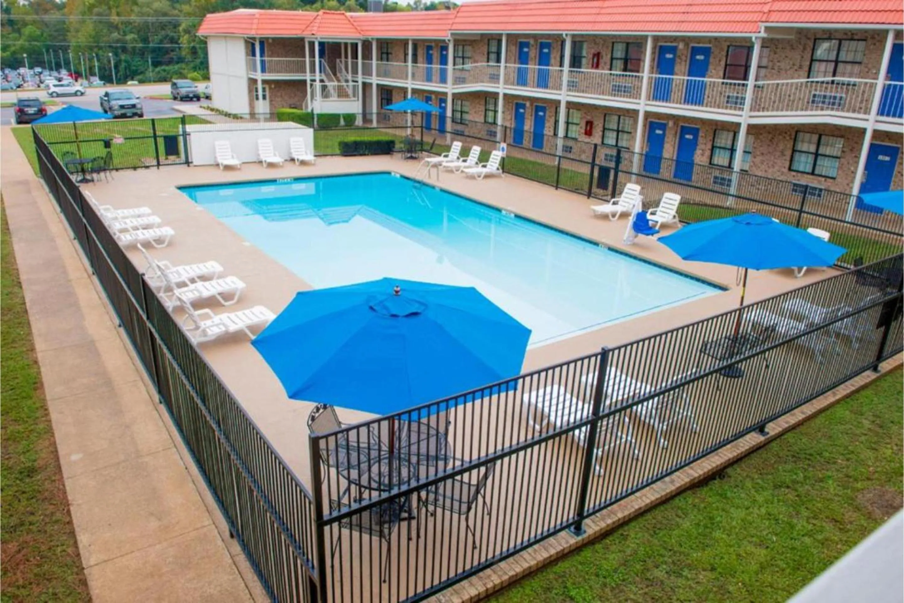 Swimming pool in Motel 6-Palestine, TX