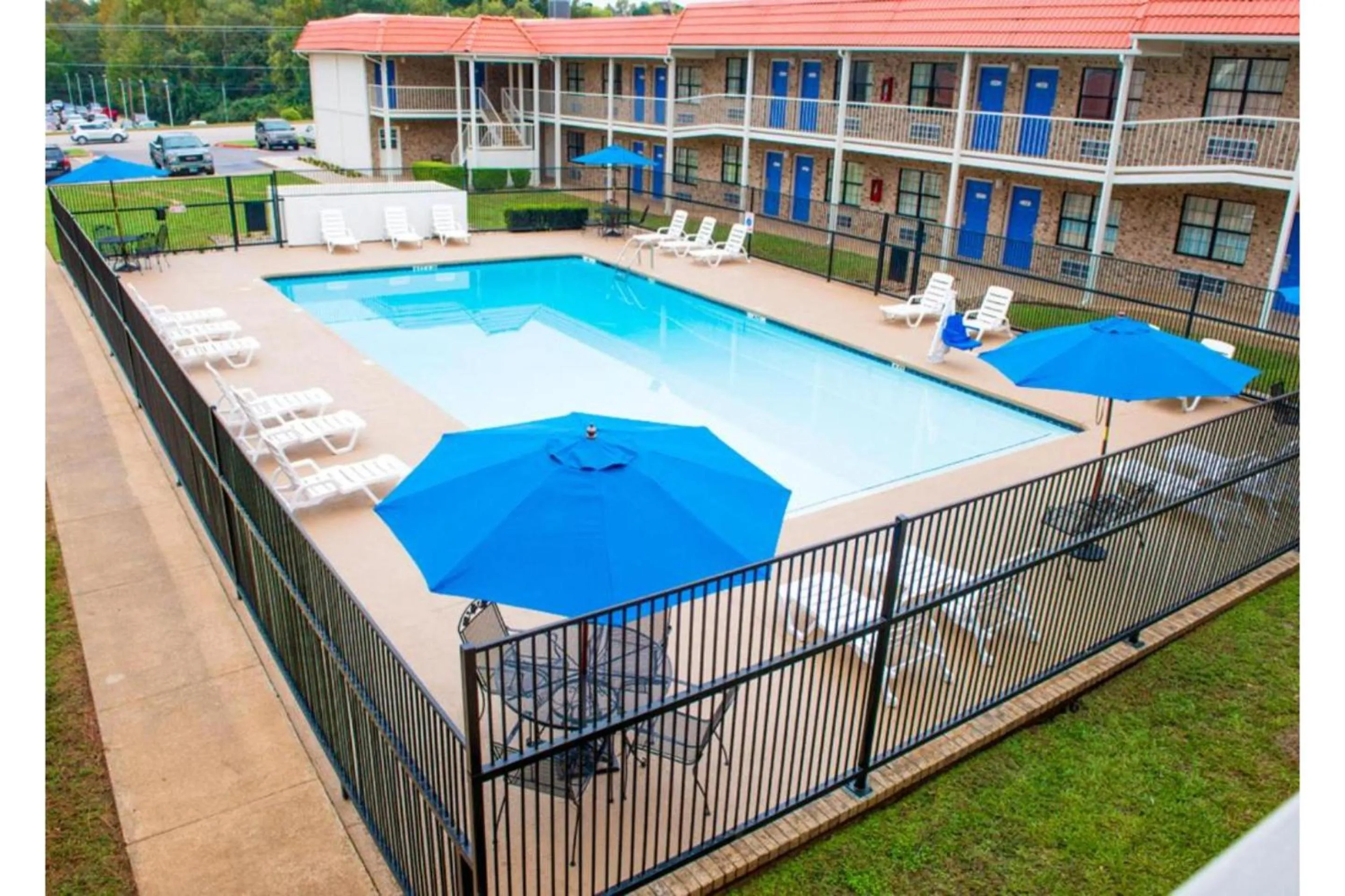 Property building in Motel 6-Palestine, TX