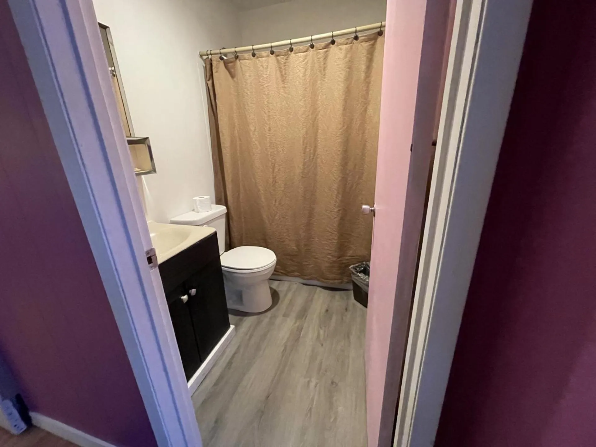 Bathroom in Holiday House Motel