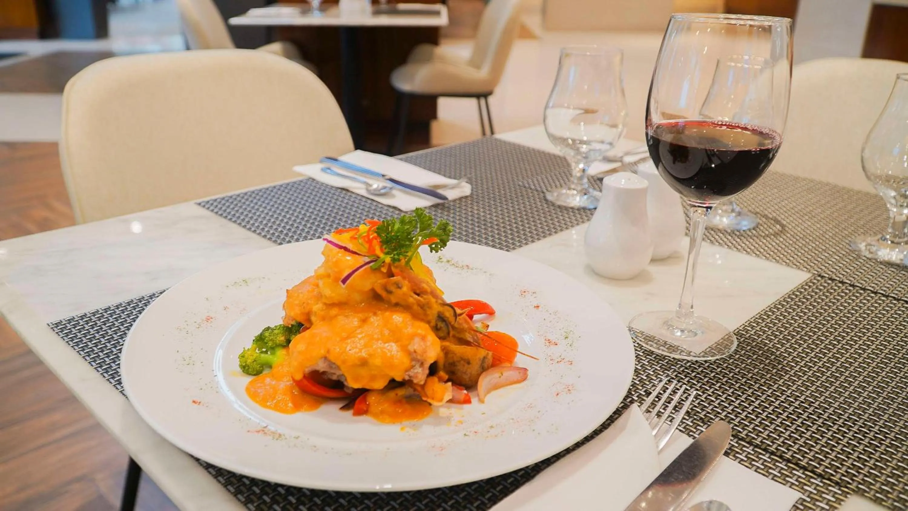 Restaurant/places to eat in Hilton Garden Inn Panama City Downtown, Panama