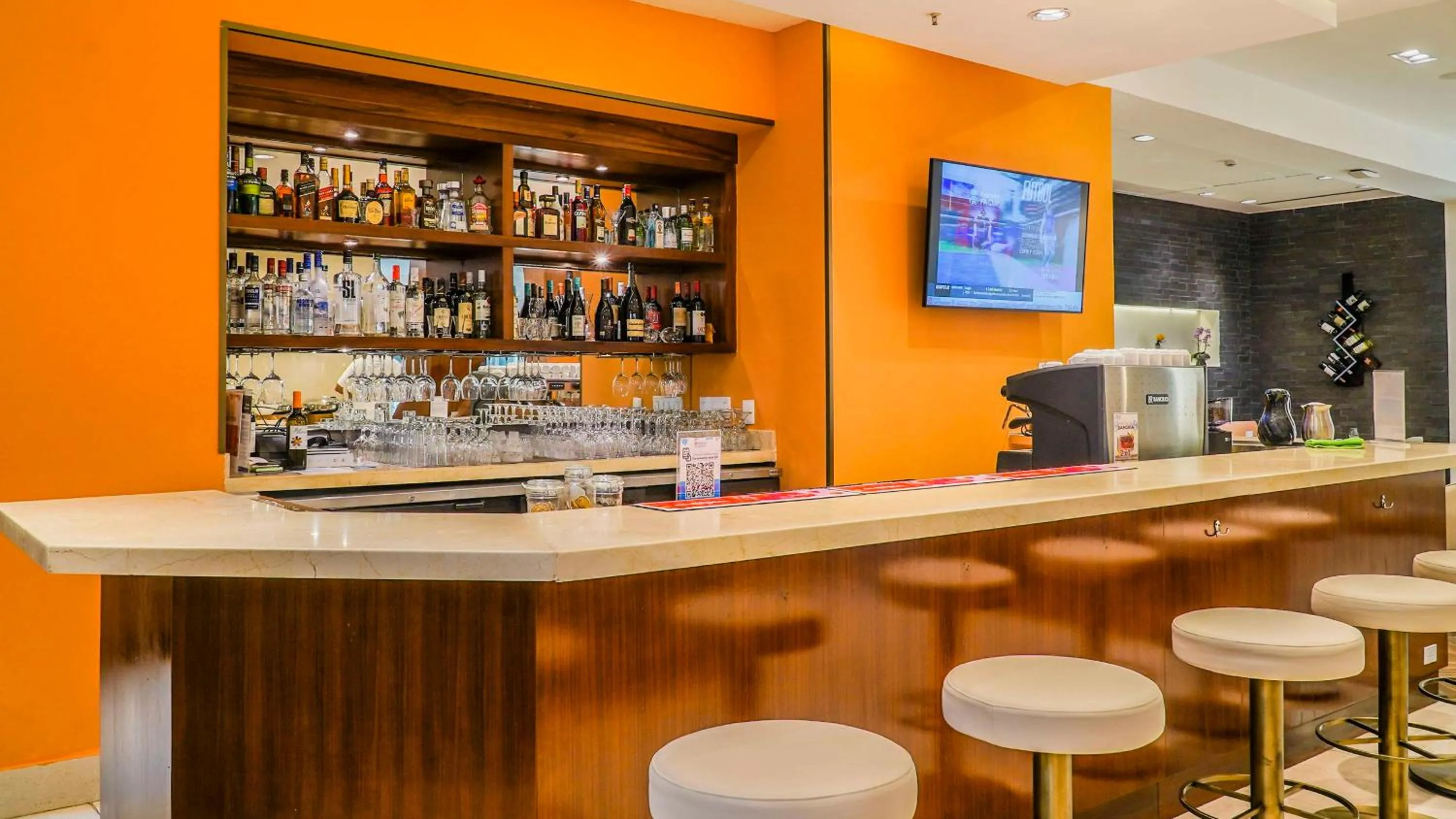 Lounge or bar in Hilton Garden Inn Panama City Downtown, Panama
