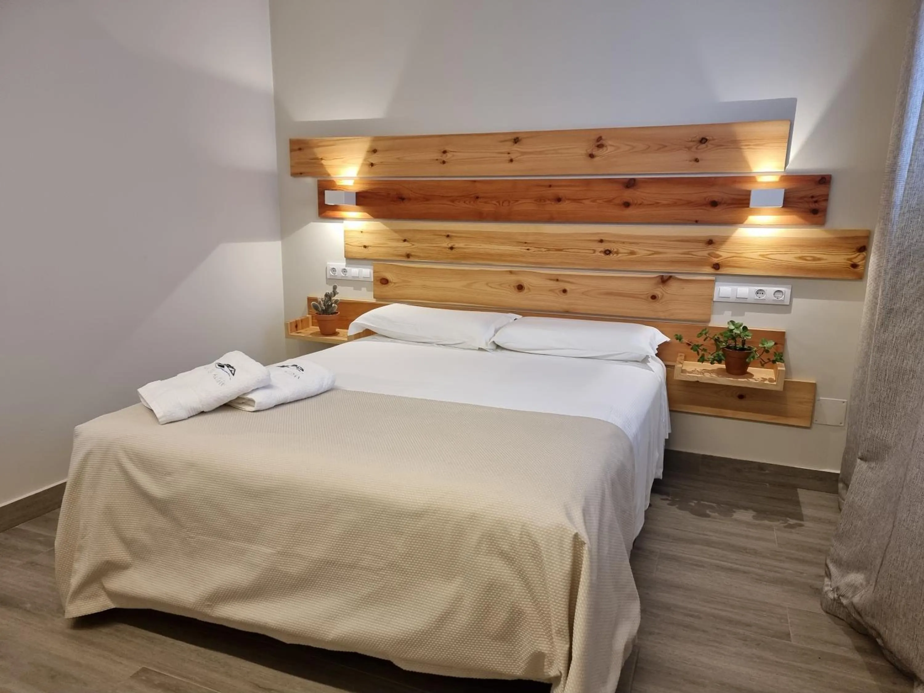 Bedroom, Bed in Apartamentos Ria de Aldan