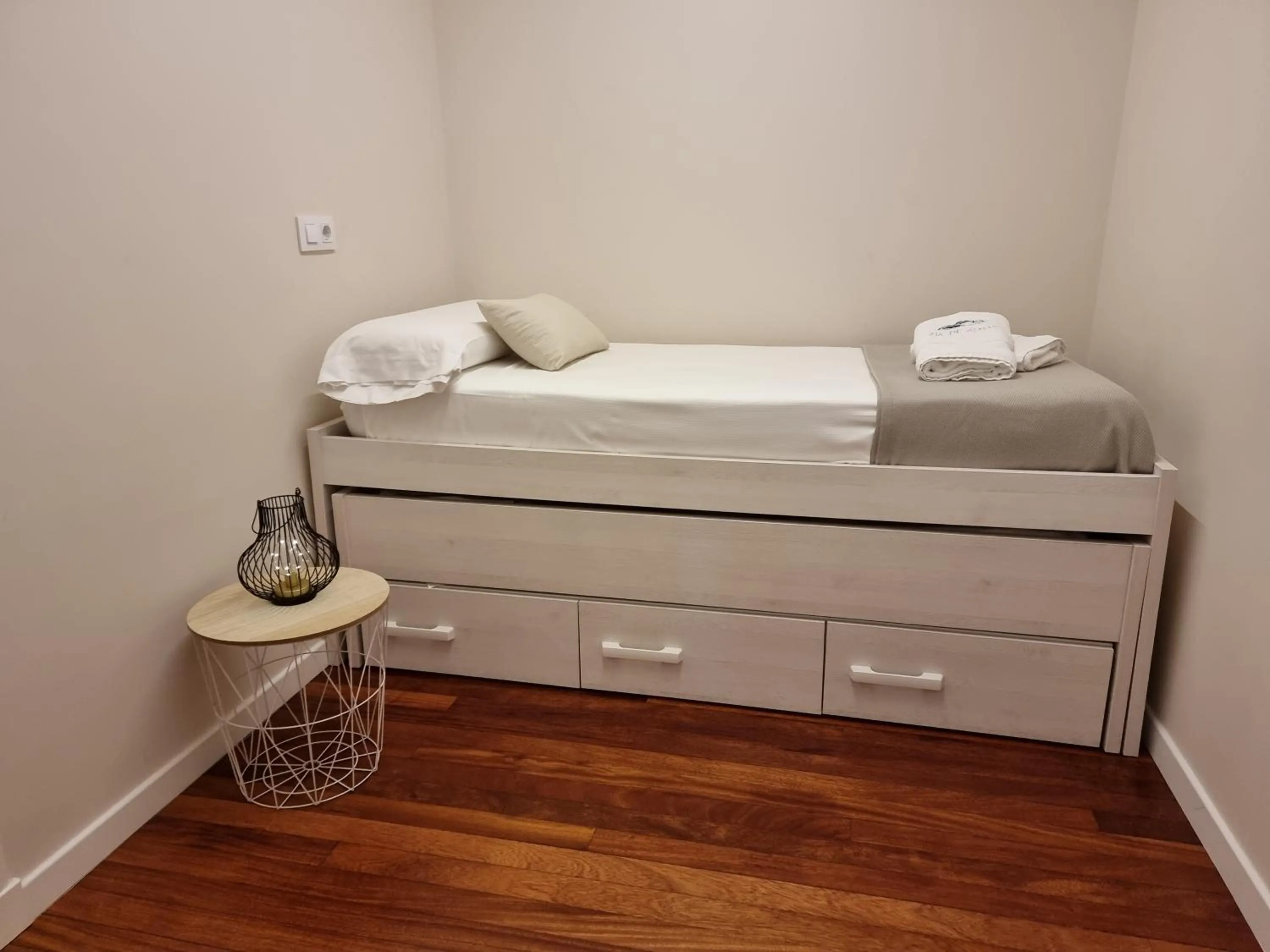 Bedroom, Bed in Apartamentos Ria de Aldan