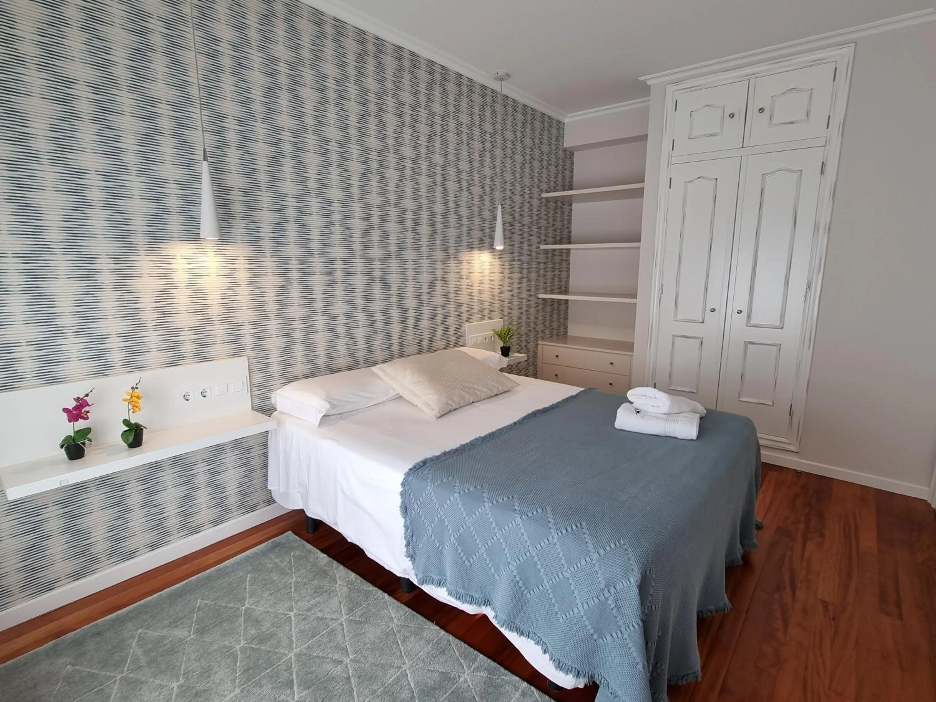 Bedroom, Bed in Apartamentos Ria de Aldan