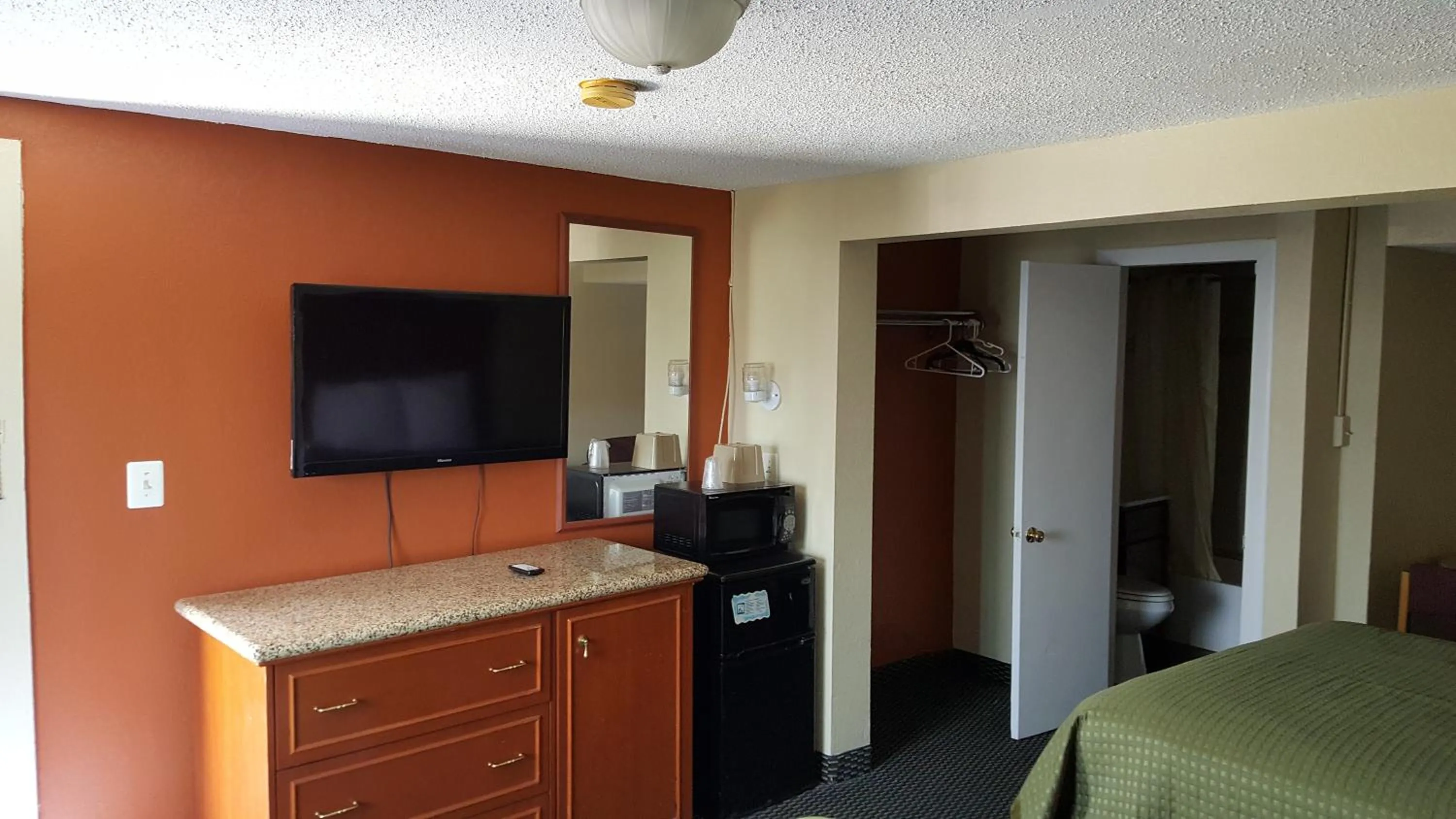 Decorative detail, Bed in Royal Inn