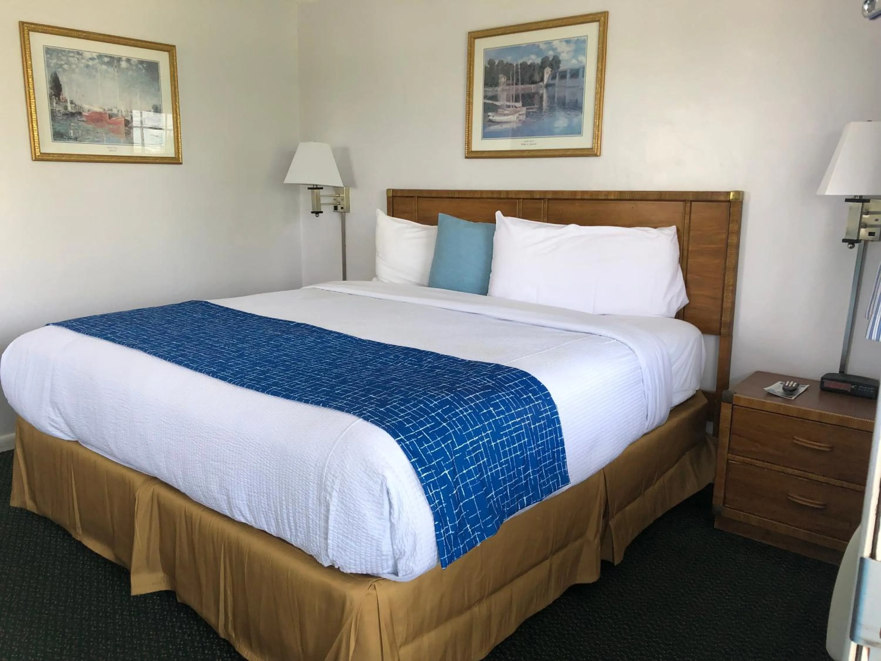 Bedroom, Bed in Travelodge by Wyndham Cape Cod Area