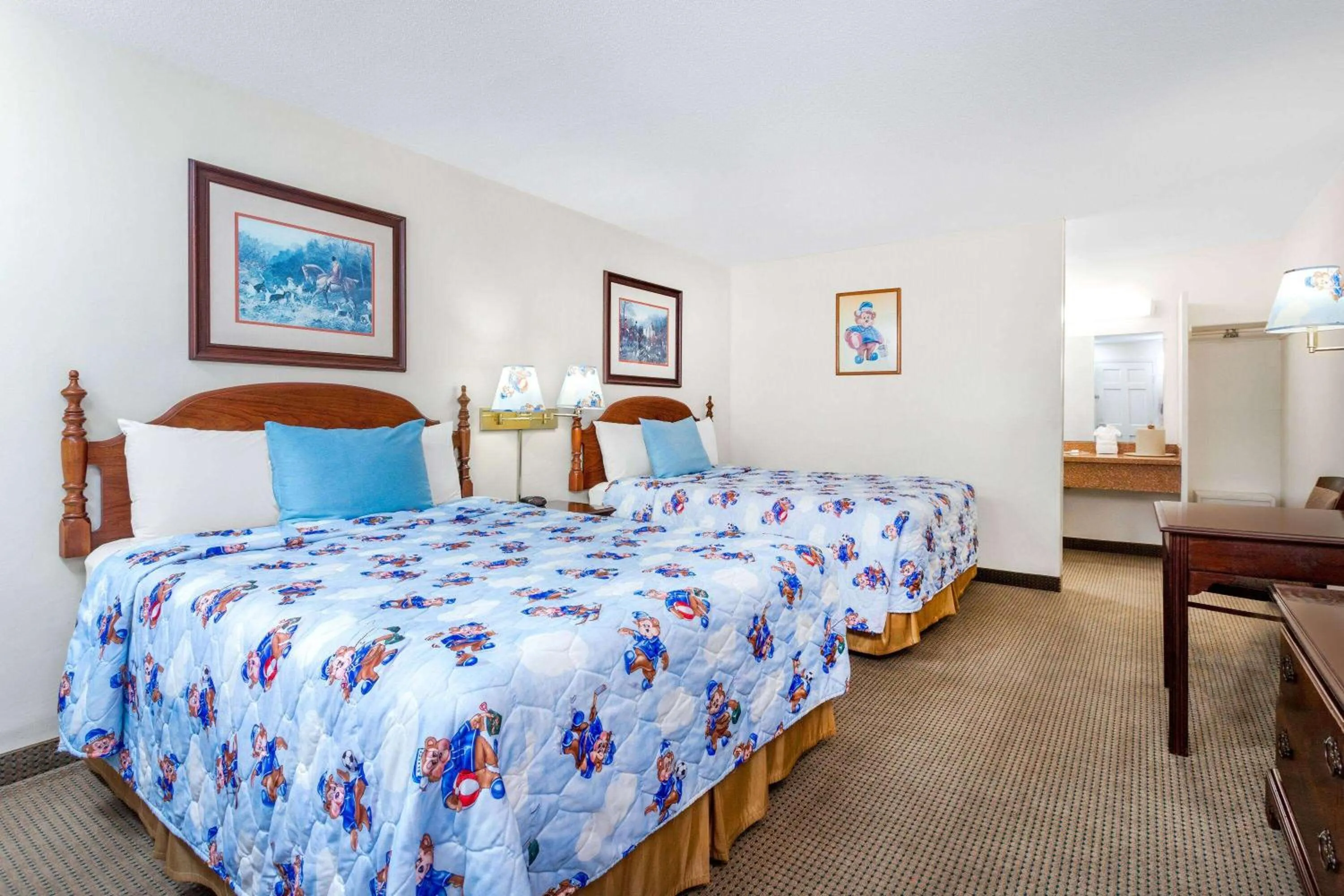 Photo of the whole room, Bed in Travelodge by Wyndham Cape Cod Area