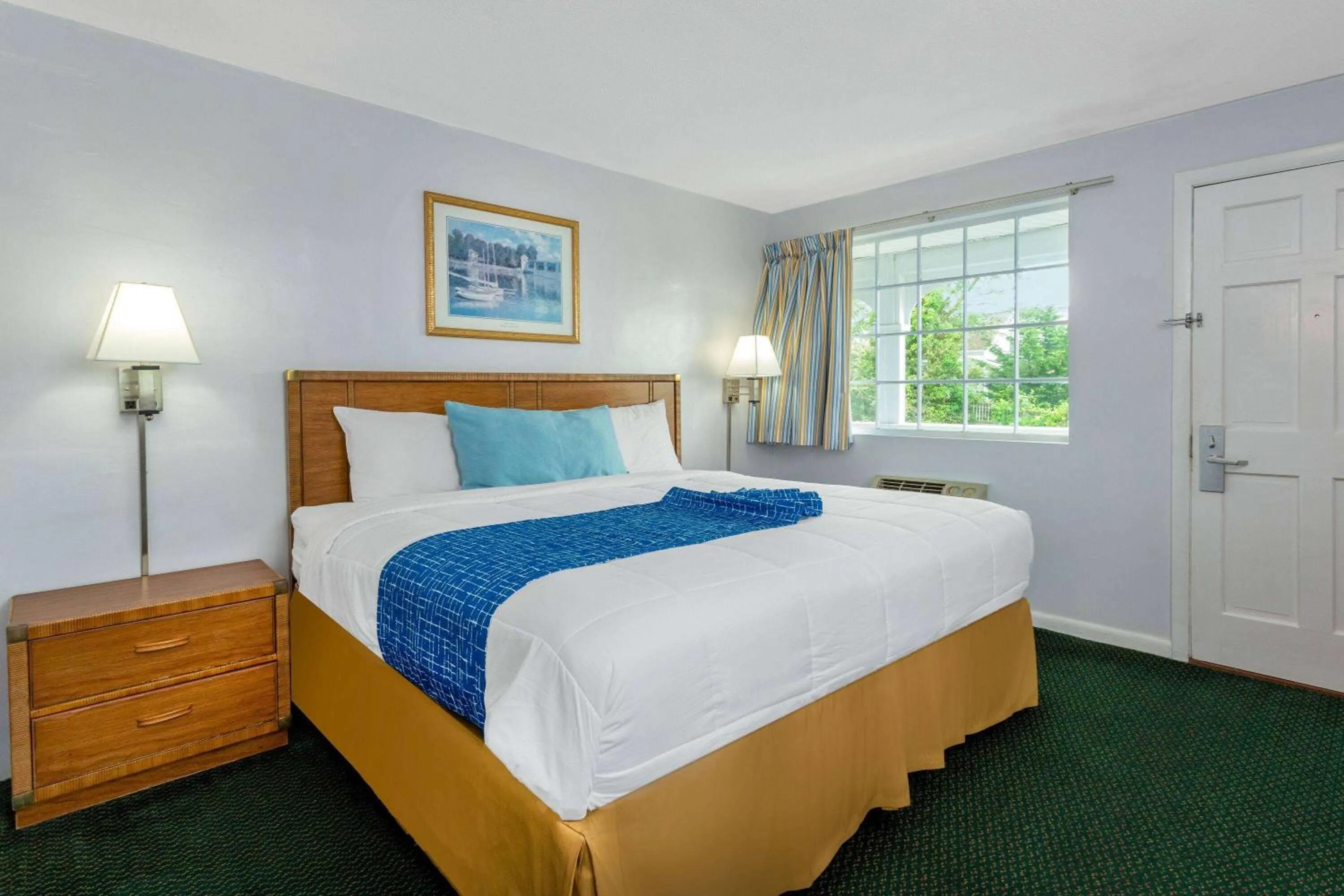 Photo of the whole room, Bed in Travelodge by Wyndham Cape Cod Area