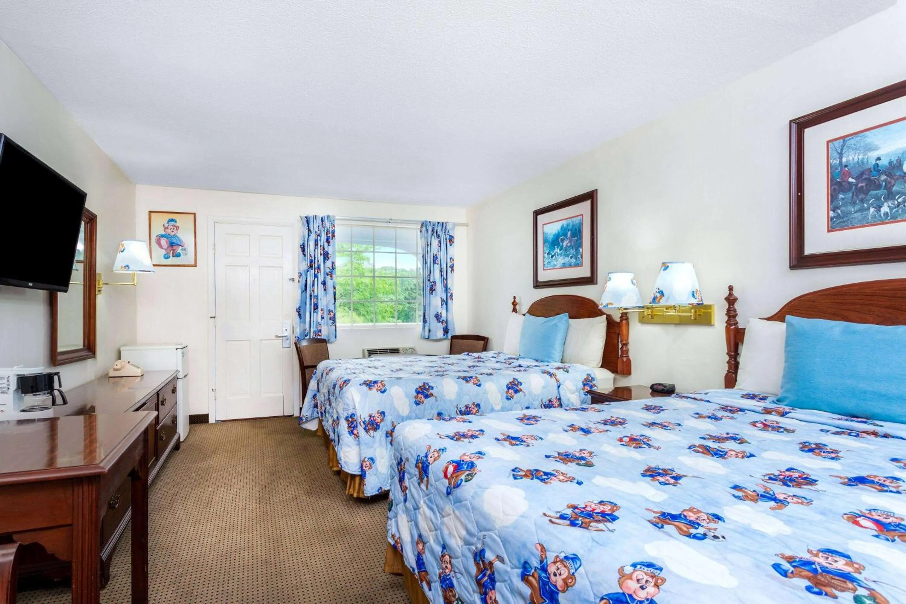 Photo of the whole room, Bed in Travelodge by Wyndham Cape Cod Area