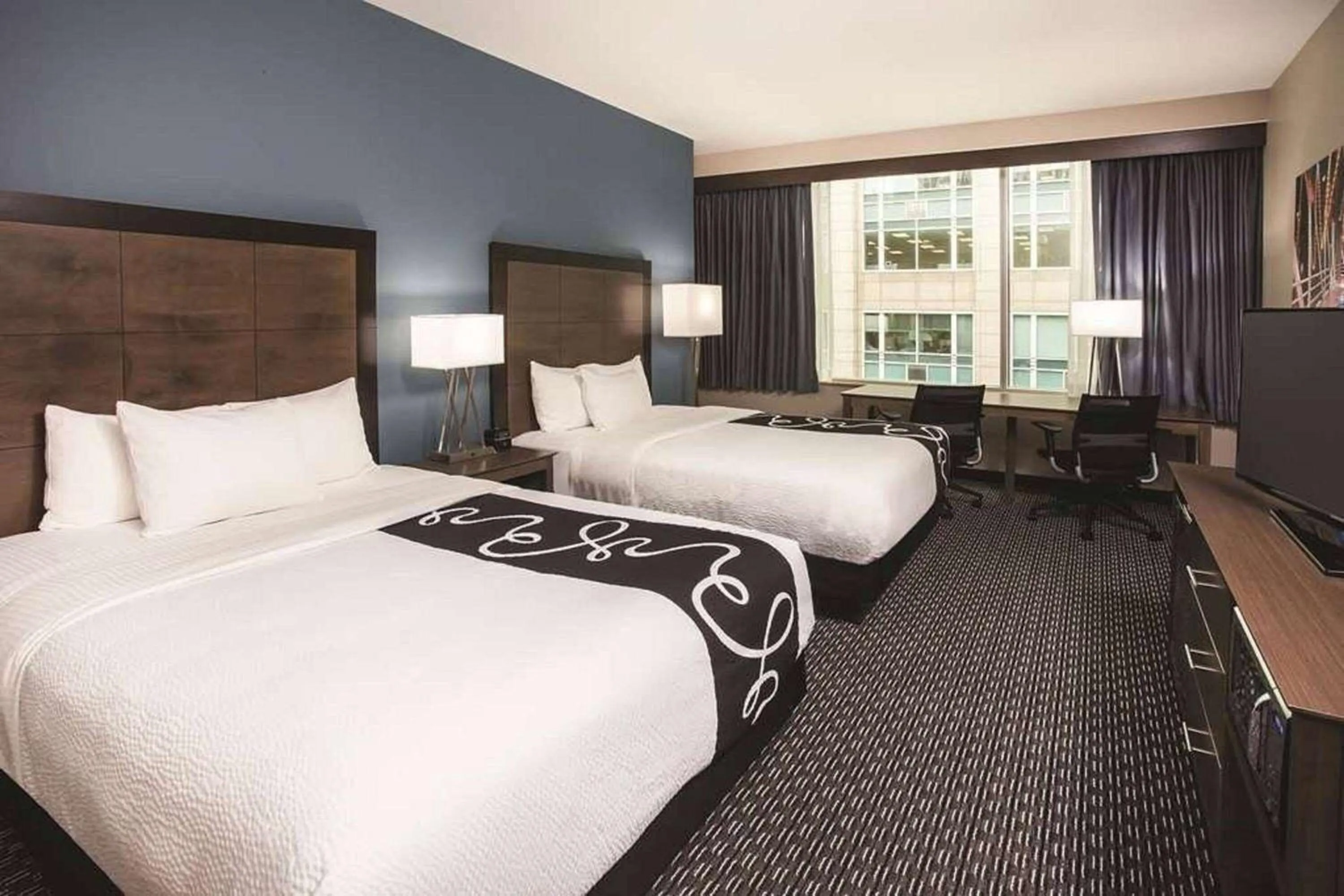 Queen Room with Two Queen Beds in La Quinta by Wyndham Chicago Downtown