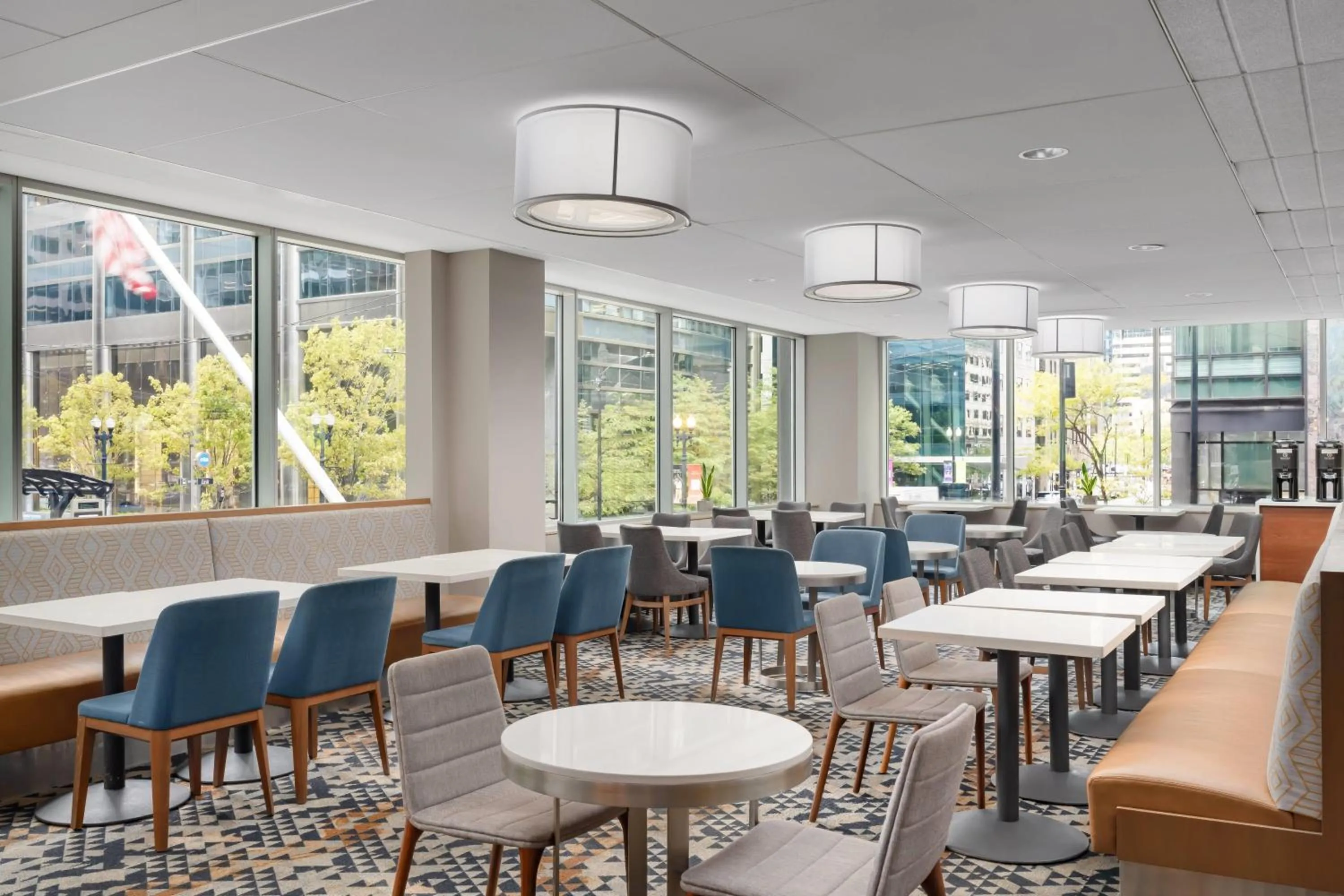 Restaurant/places to eat in La Quinta by Wyndham Chicago Downtown