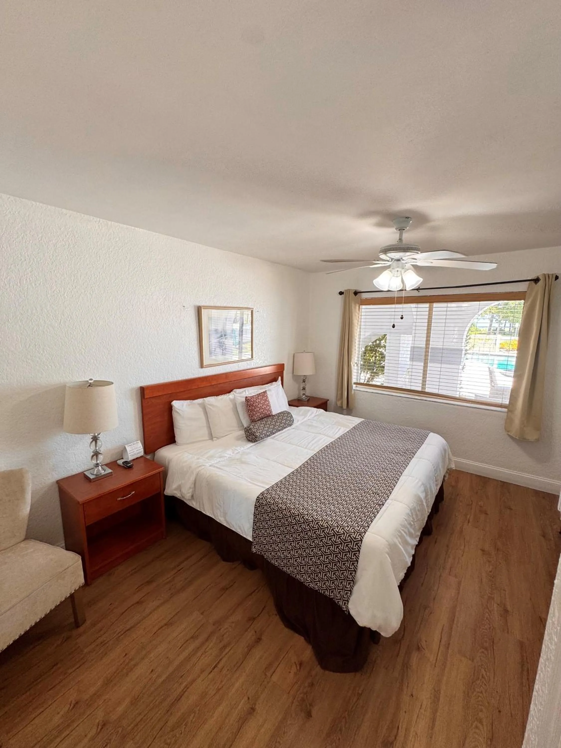 Bed in Coral Key Inn