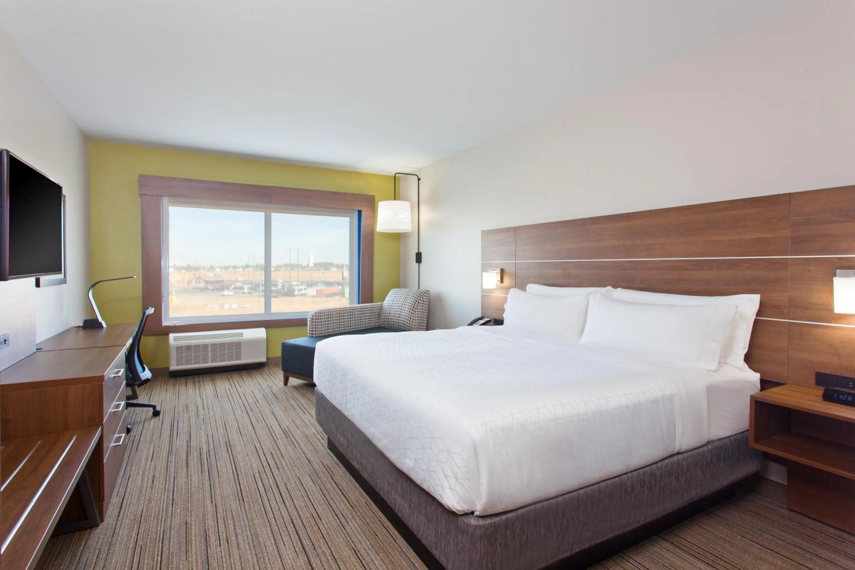 Photo of the whole room, Bed in Holiday Inn Express & Suites - Moses Lake by IHG