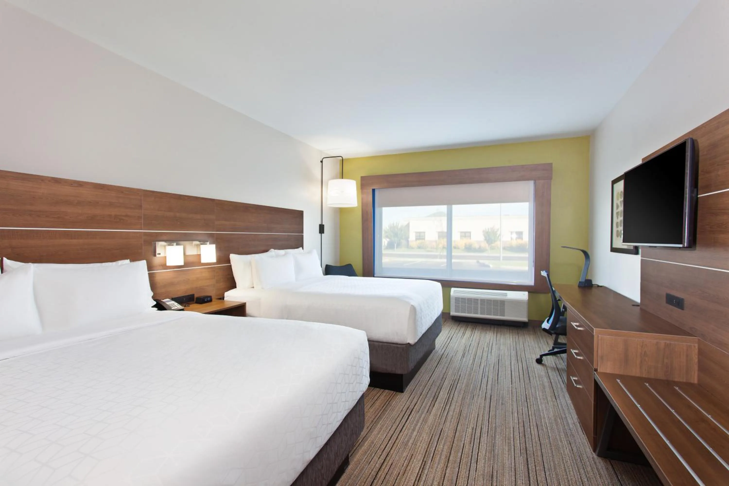 Photo of the whole room, Bed in Holiday Inn Express & Suites - Moses Lake by IHG