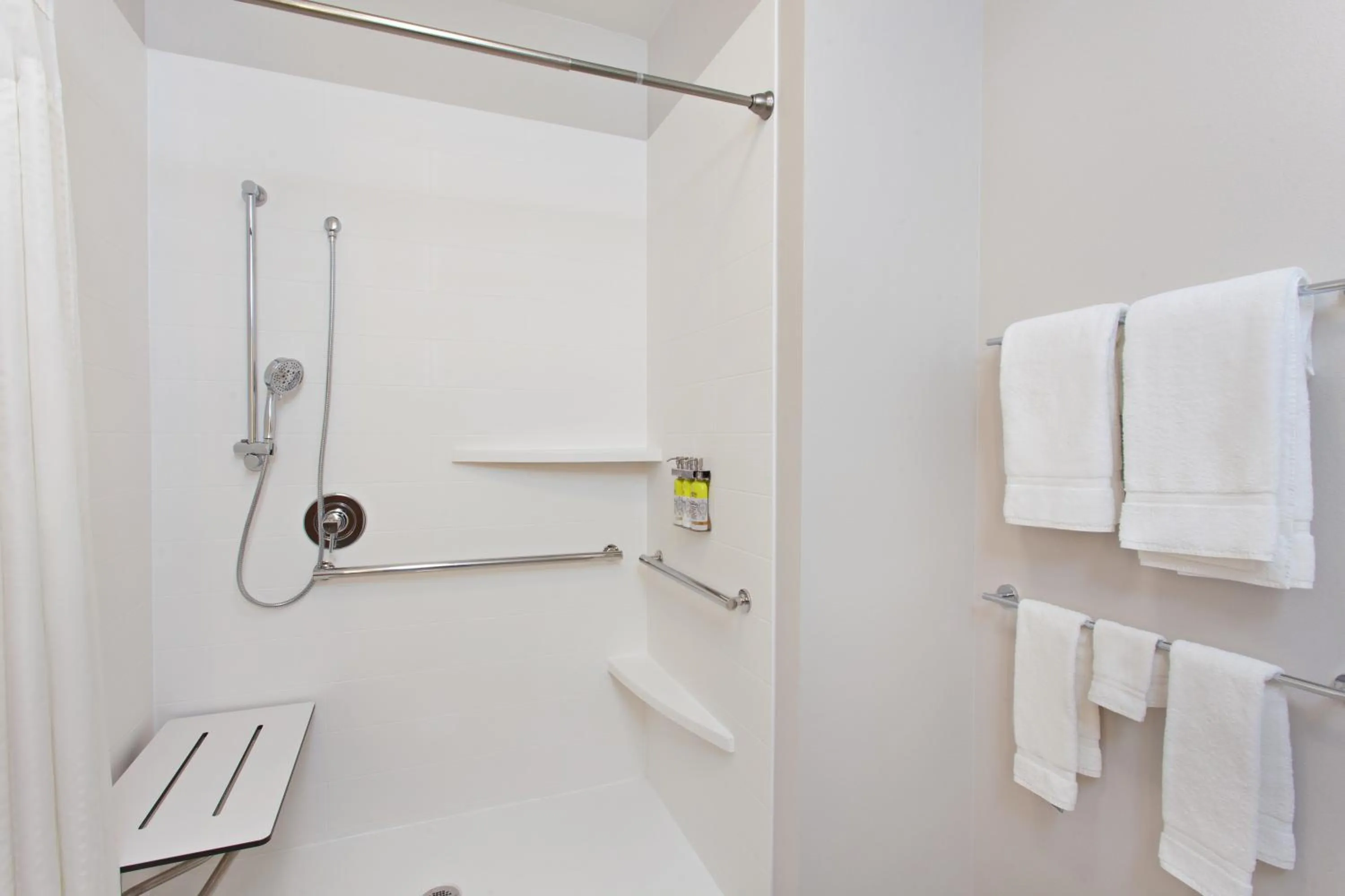 Bathroom in Holiday Inn Express & Suites - Moses Lake by IHG