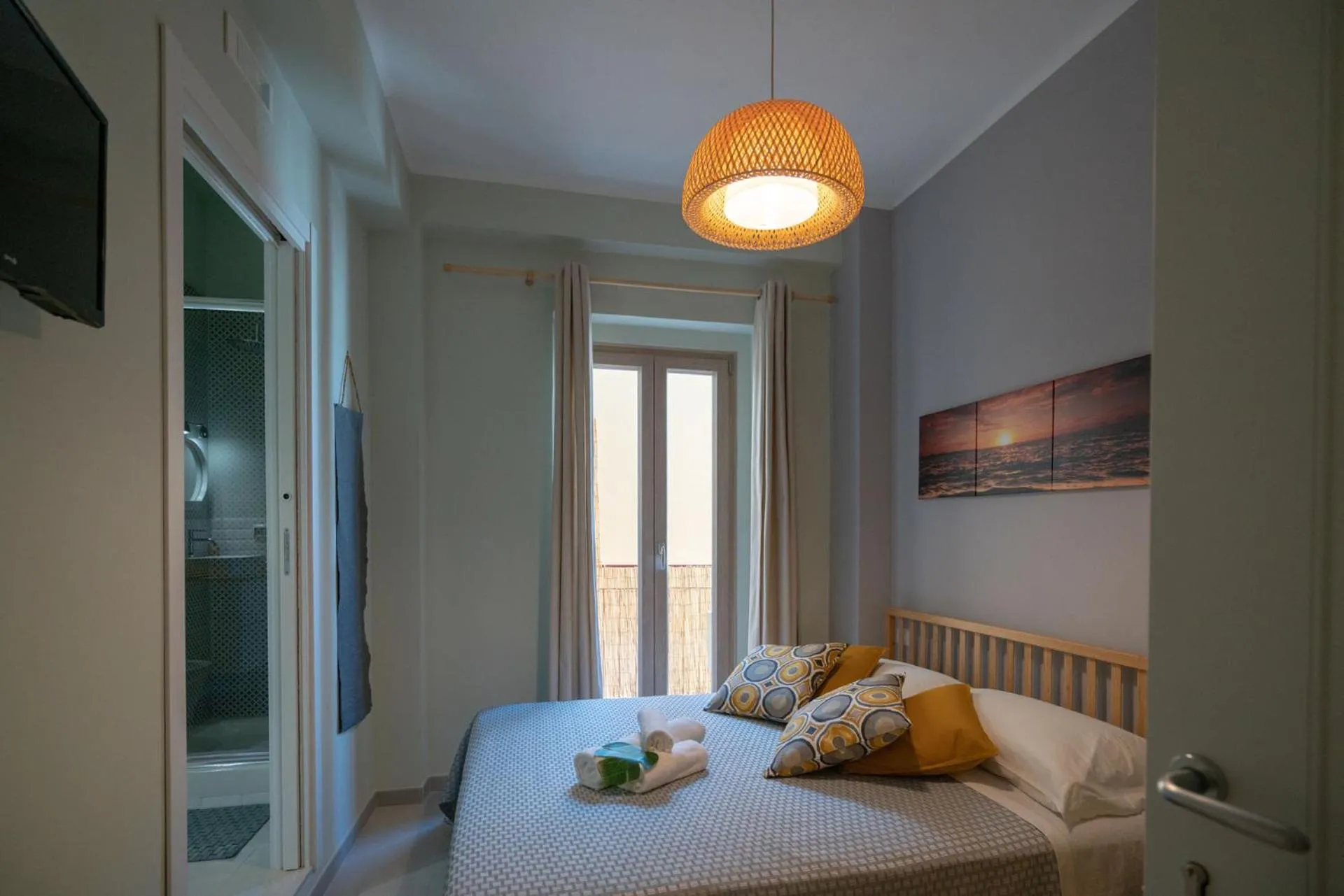 Photo of the whole room, Bed in Sea Station