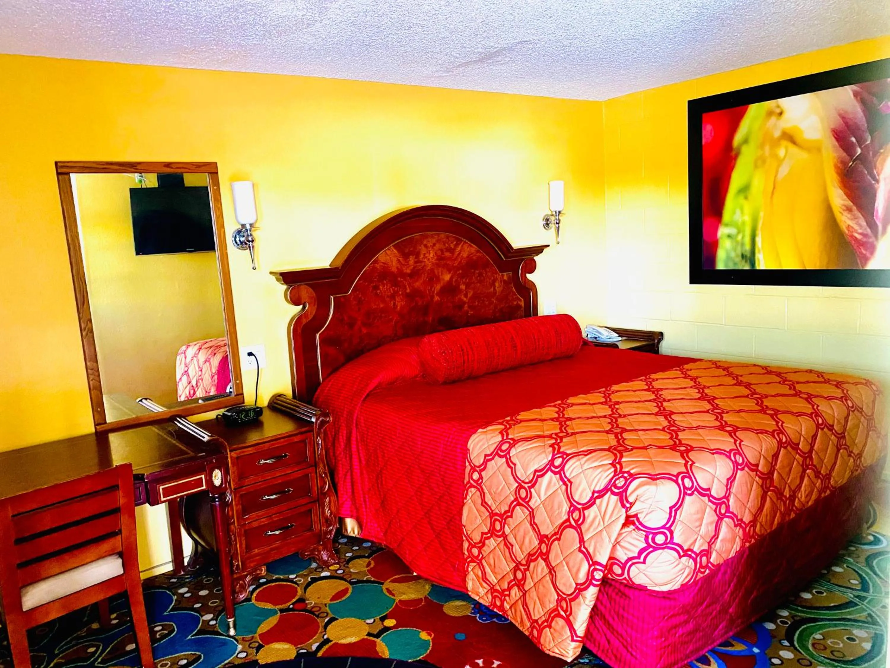 Bed in A Fisher's Inn Motel