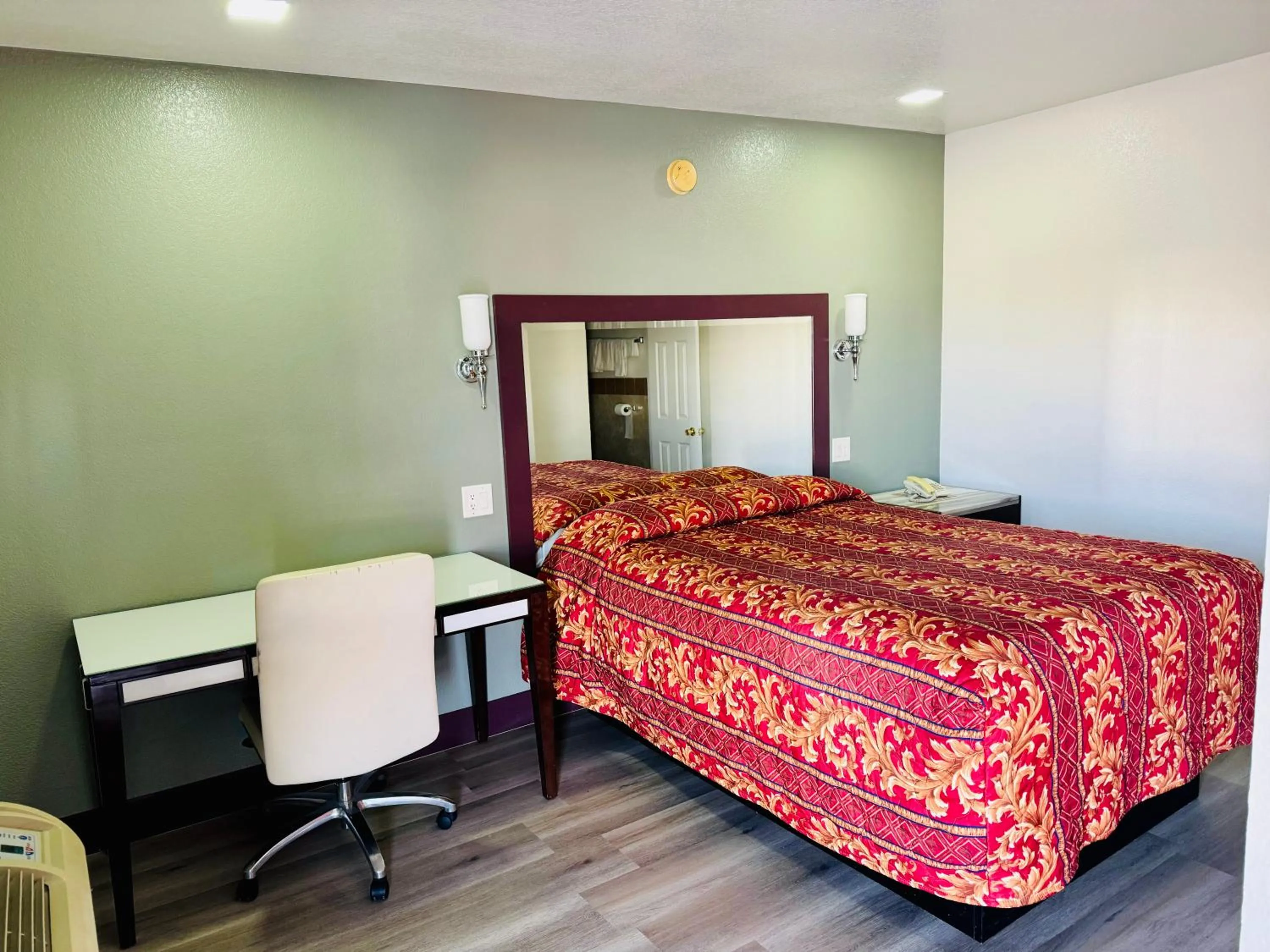 Bed in A Fisher's Inn Motel