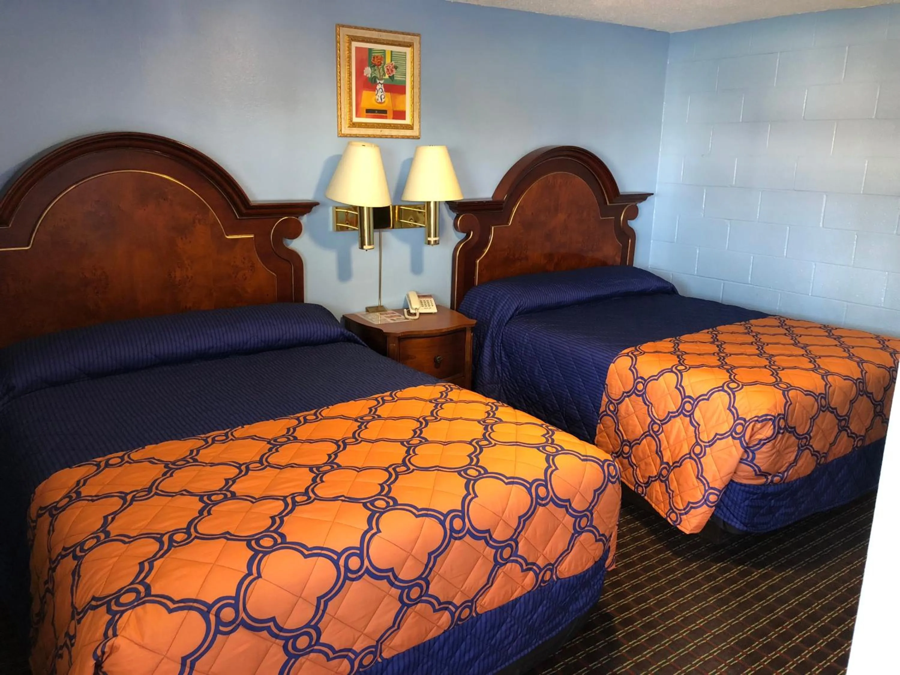 Bed in A Fisher's Inn Motel