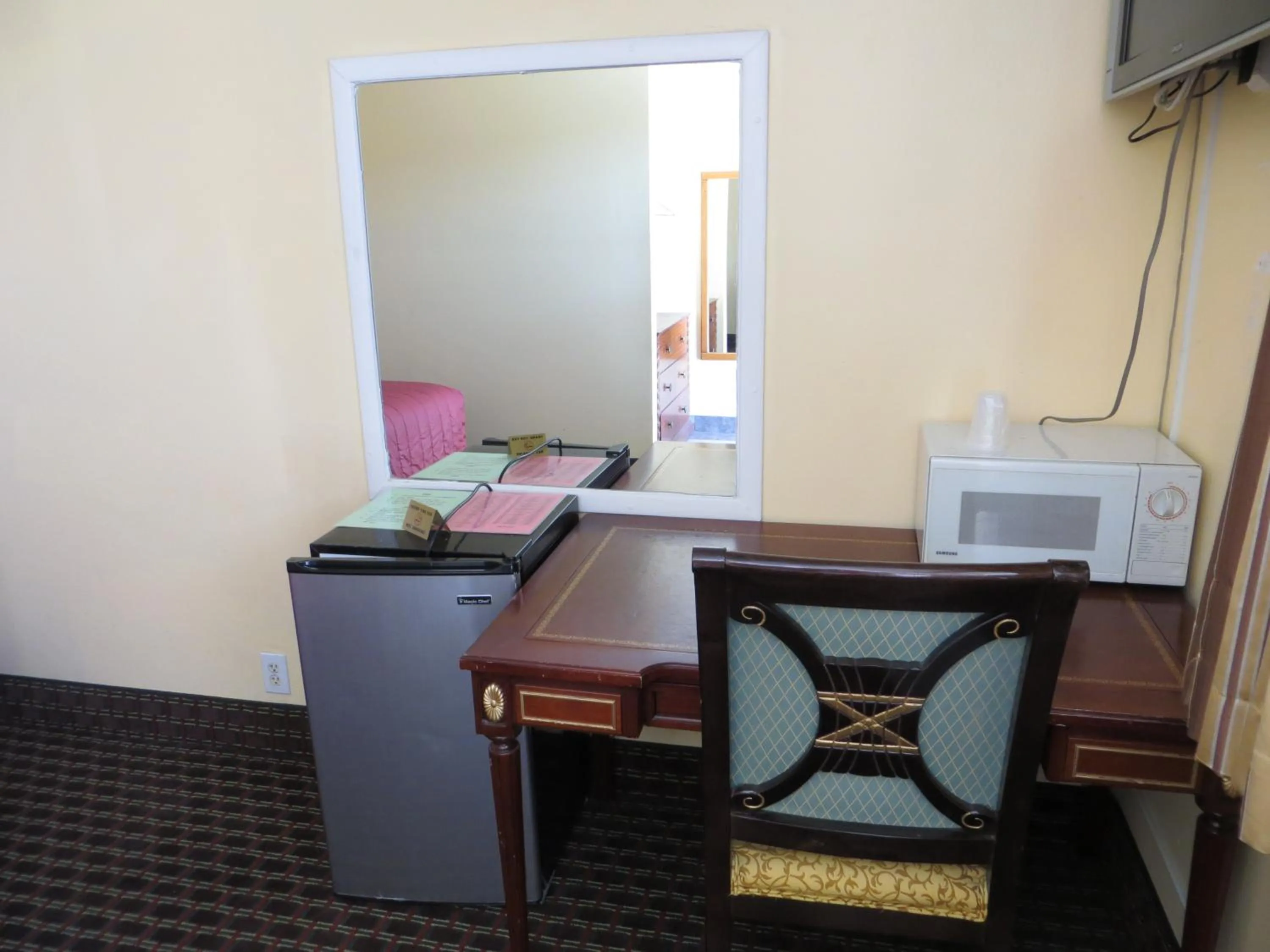 Seating area in A Fisher's Inn Motel