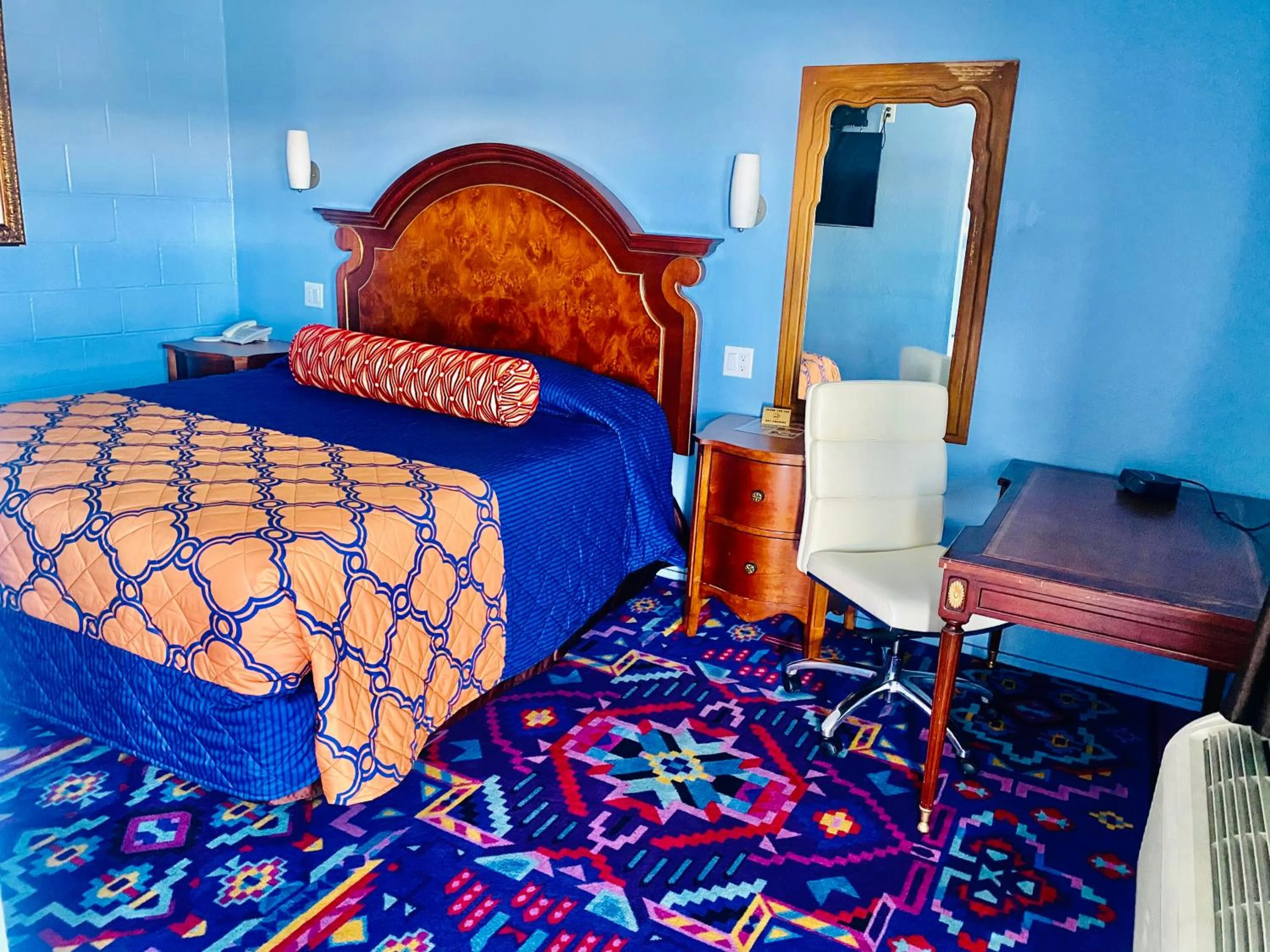 Bedroom in A Fisher's Inn Motel