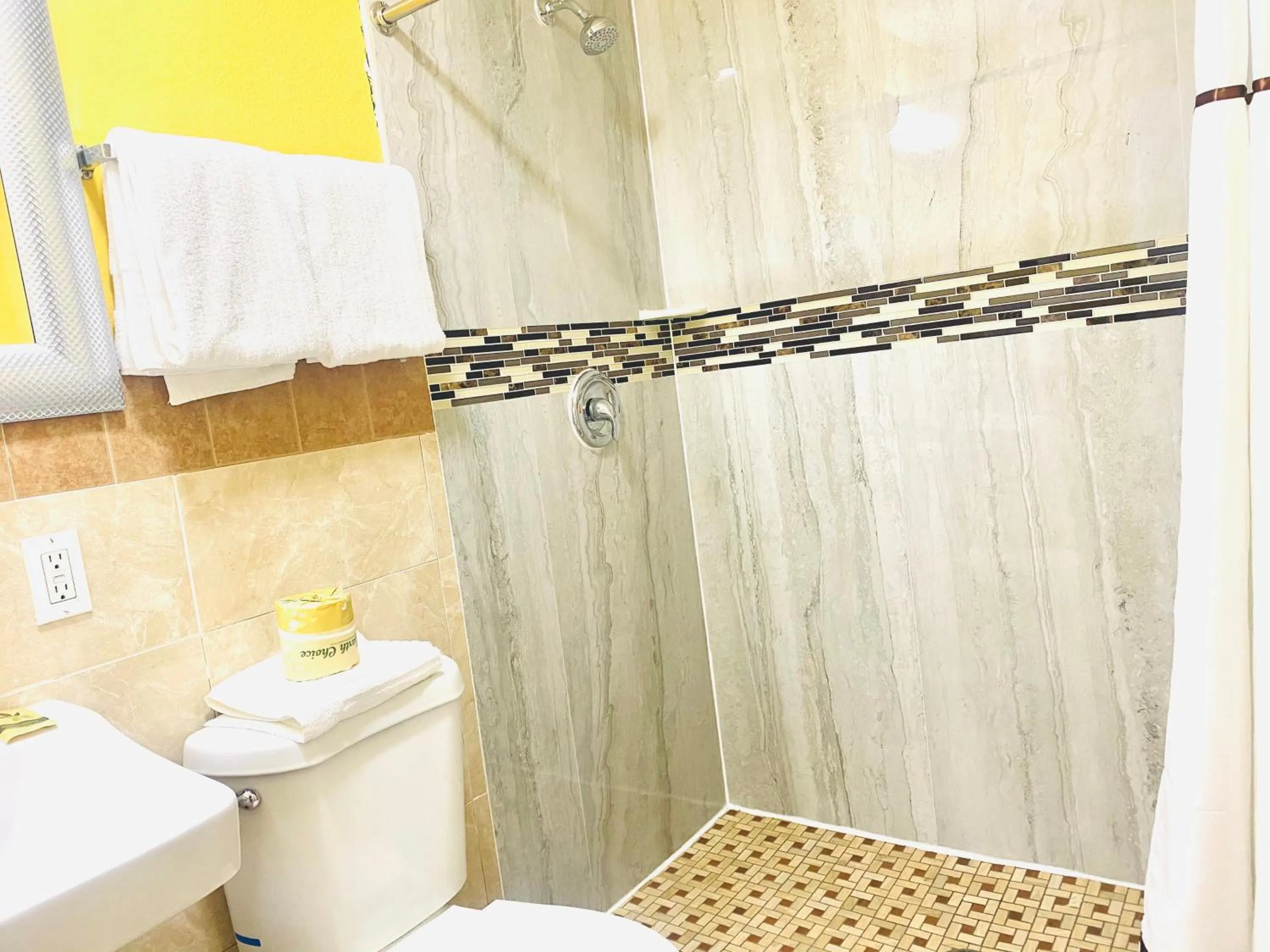 Bathroom in A Fisher's Inn Motel