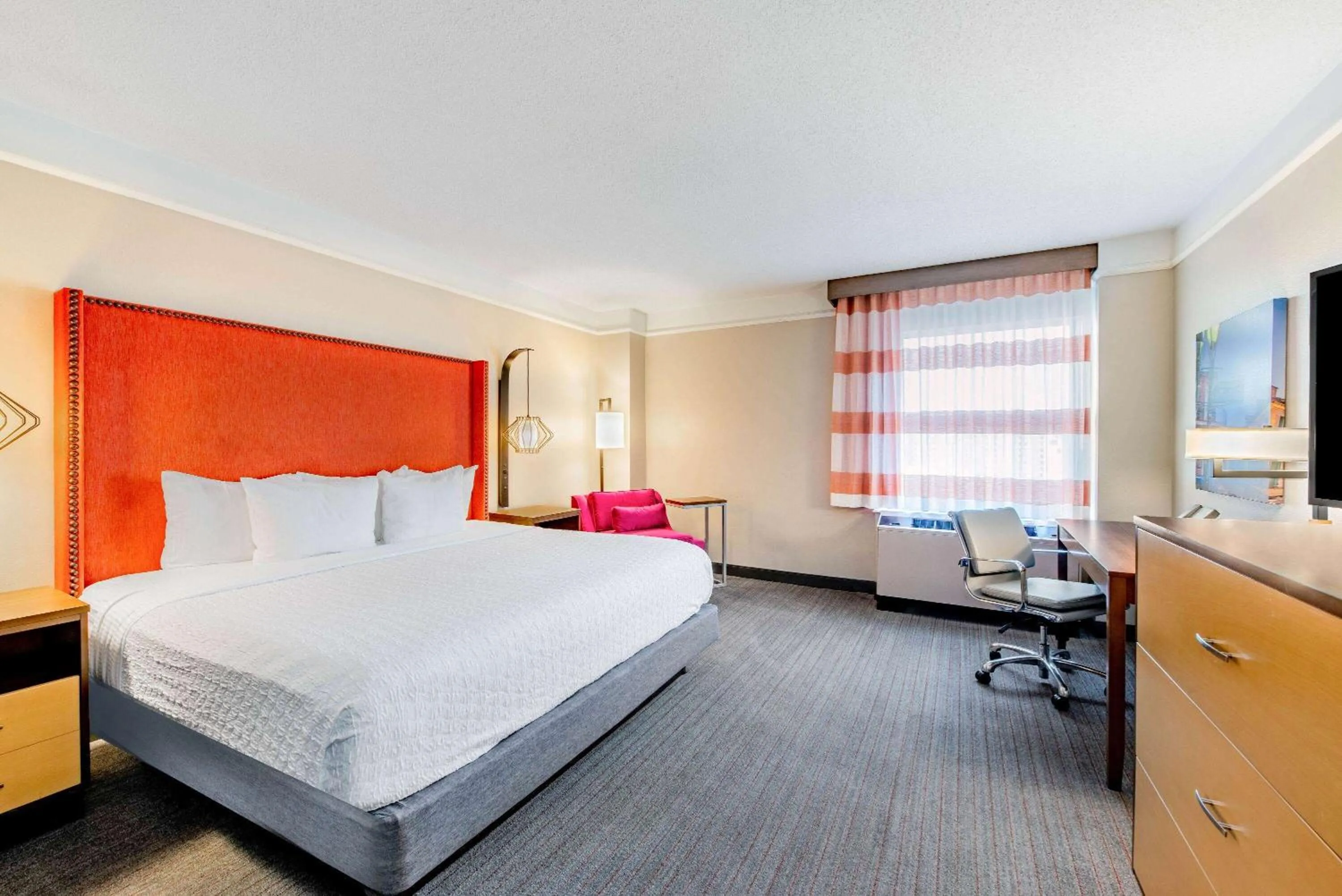 Photo of the whole room, Bed in La Quinta by Wyndham New Orleans Downtown