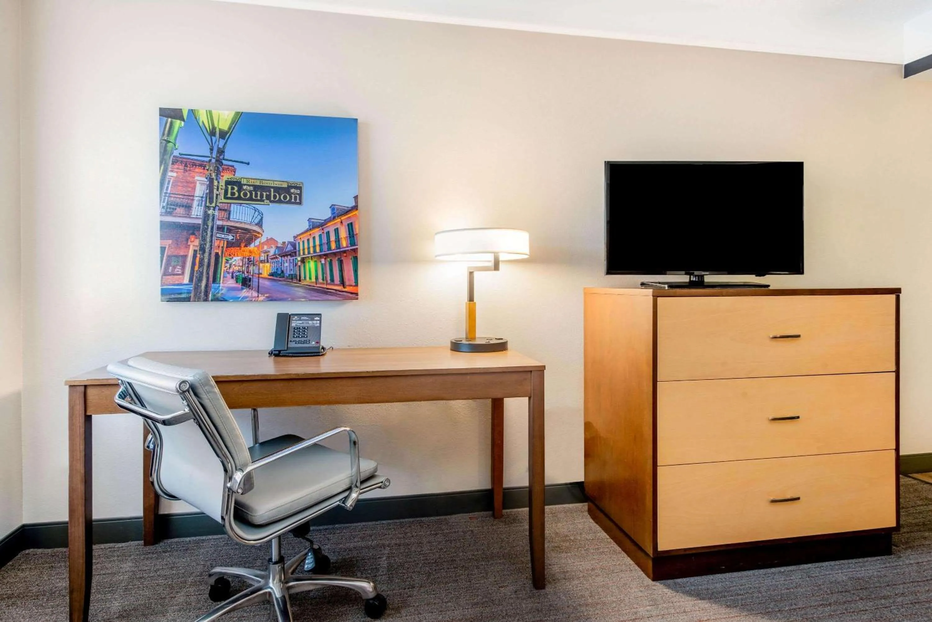 Photo of the whole room in La Quinta by Wyndham New Orleans Downtown