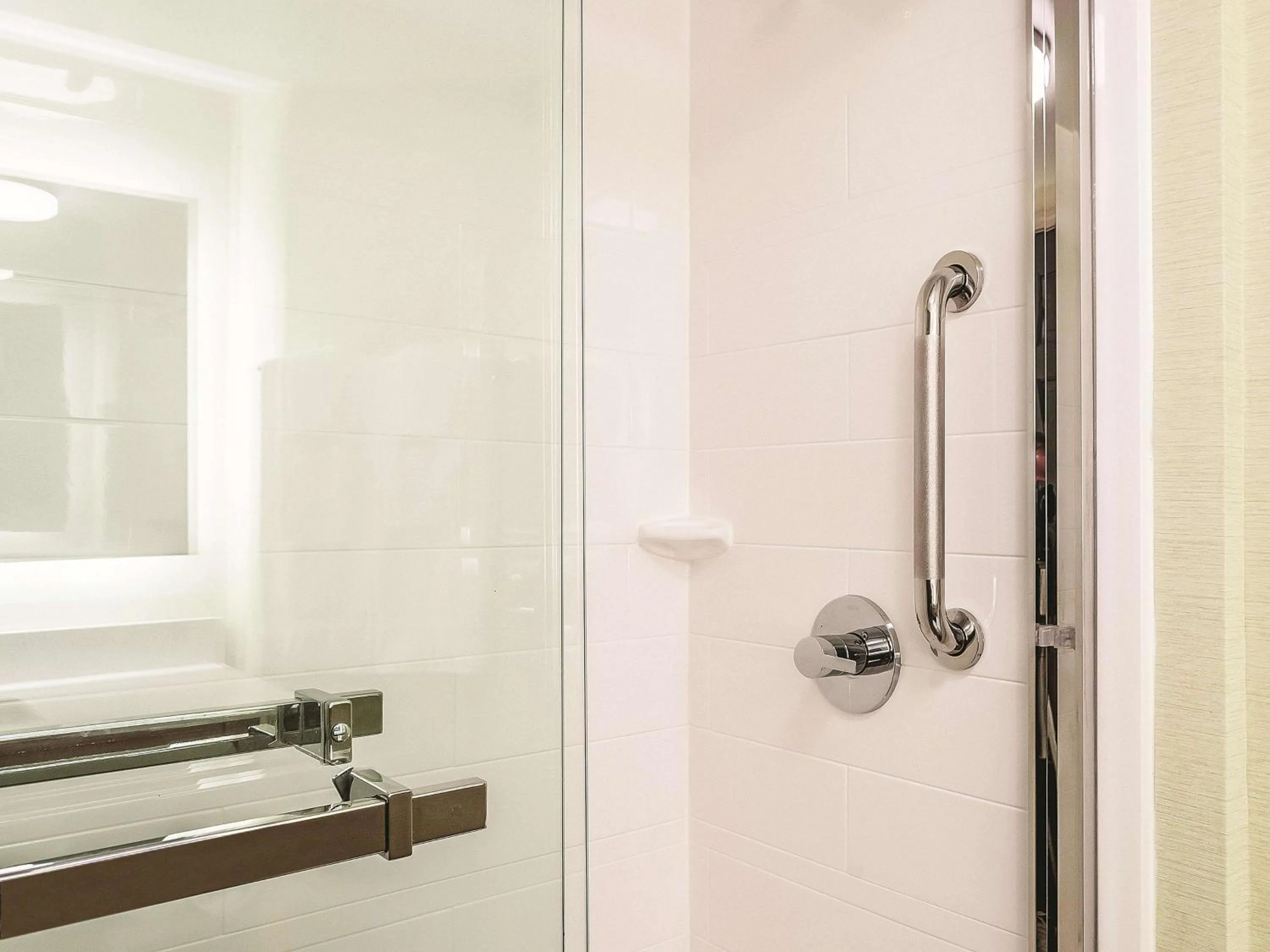 Photo of the whole room in La Quinta by Wyndham New Orleans Downtown