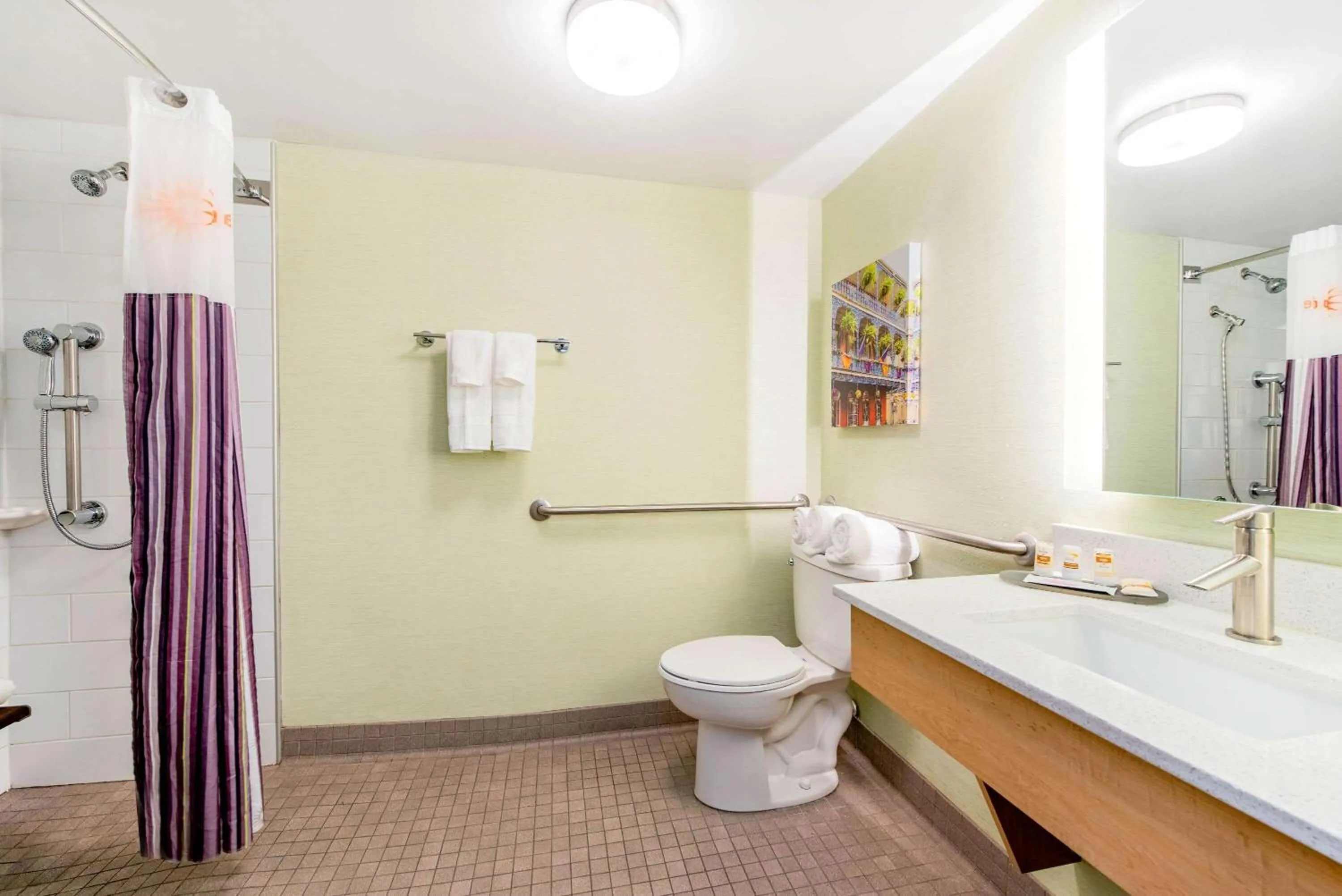 Shower in La Quinta by Wyndham New Orleans Downtown