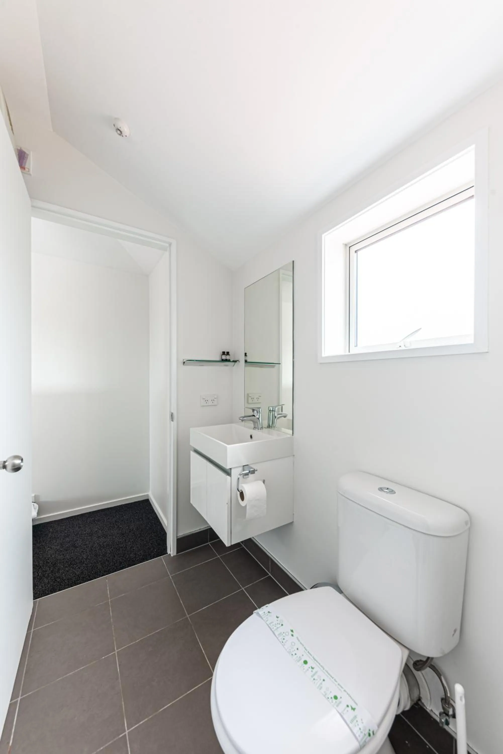 Toilet in 315 Motel Riccarton