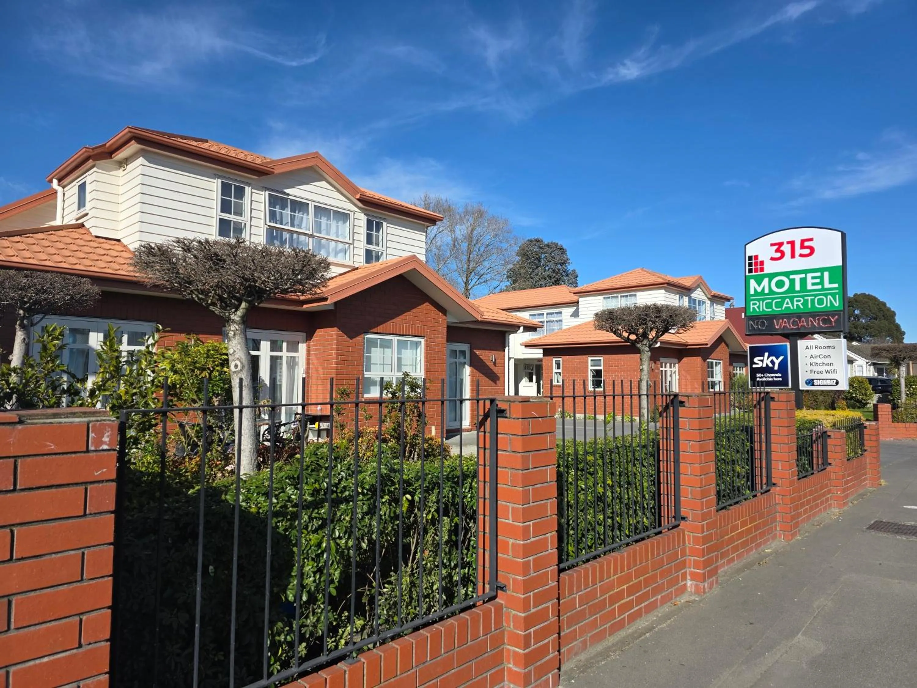 Property logo or sign in 315 Motel Riccarton