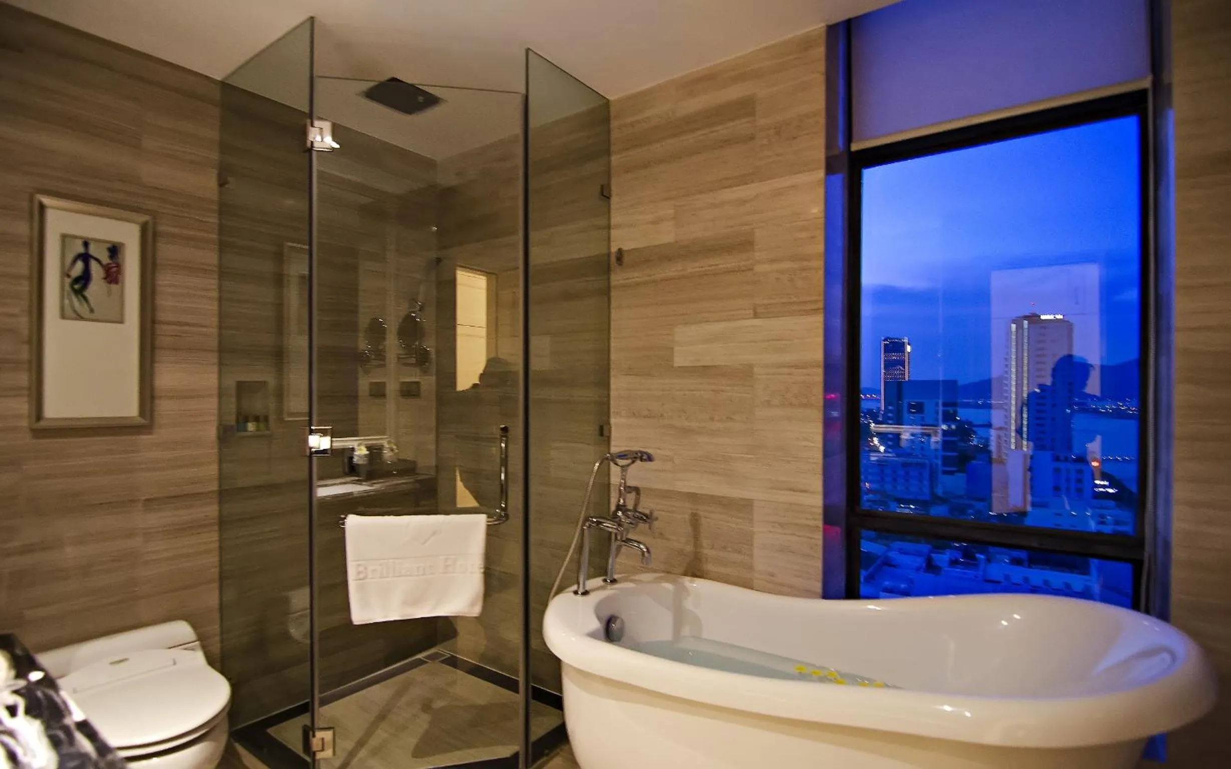 Bathroom in Brilliant Hotel - Afternoon Tea Inclusive