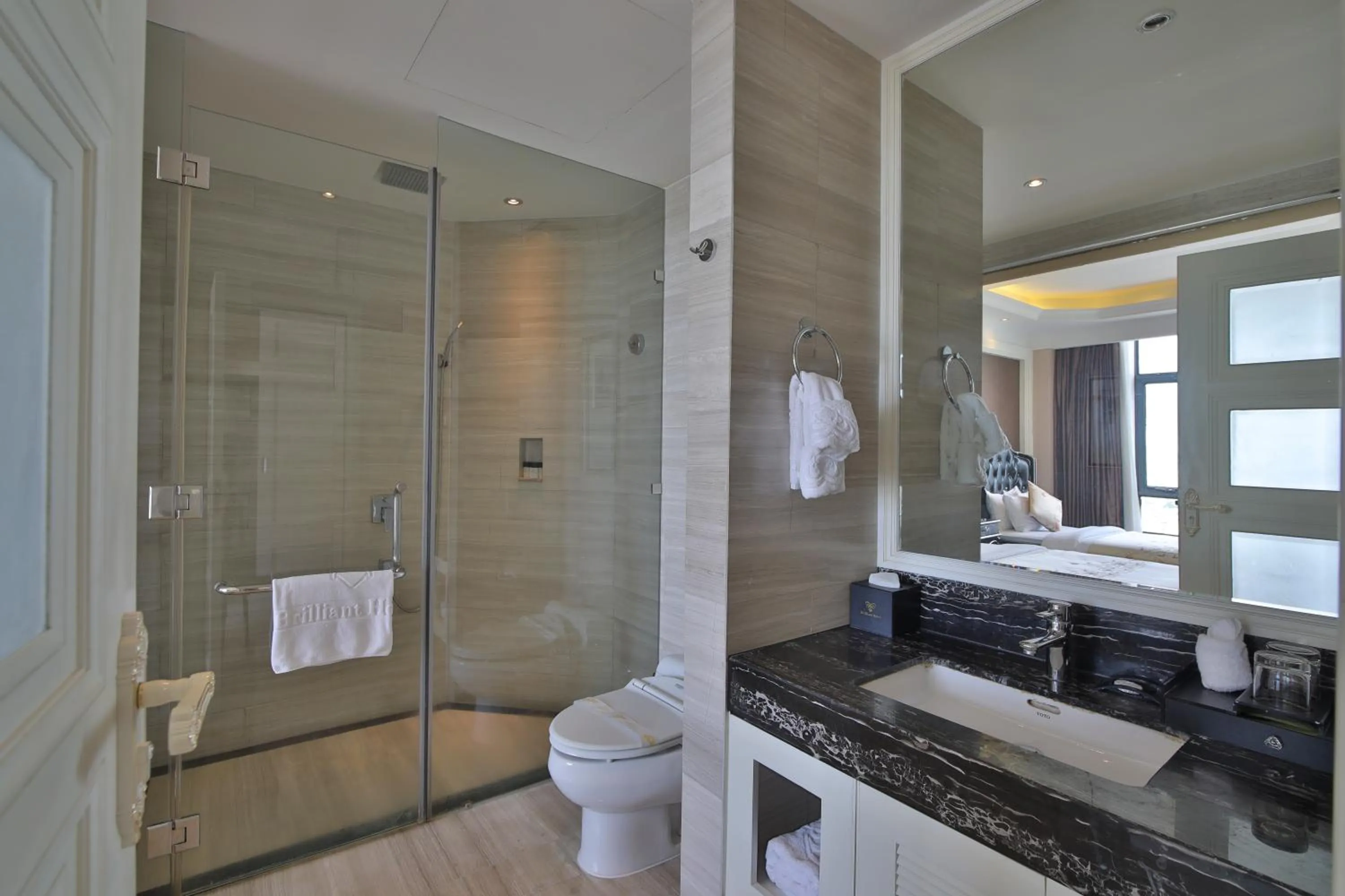 Bathroom in Brilliant Hotel - Afternoon Tea Inclusive