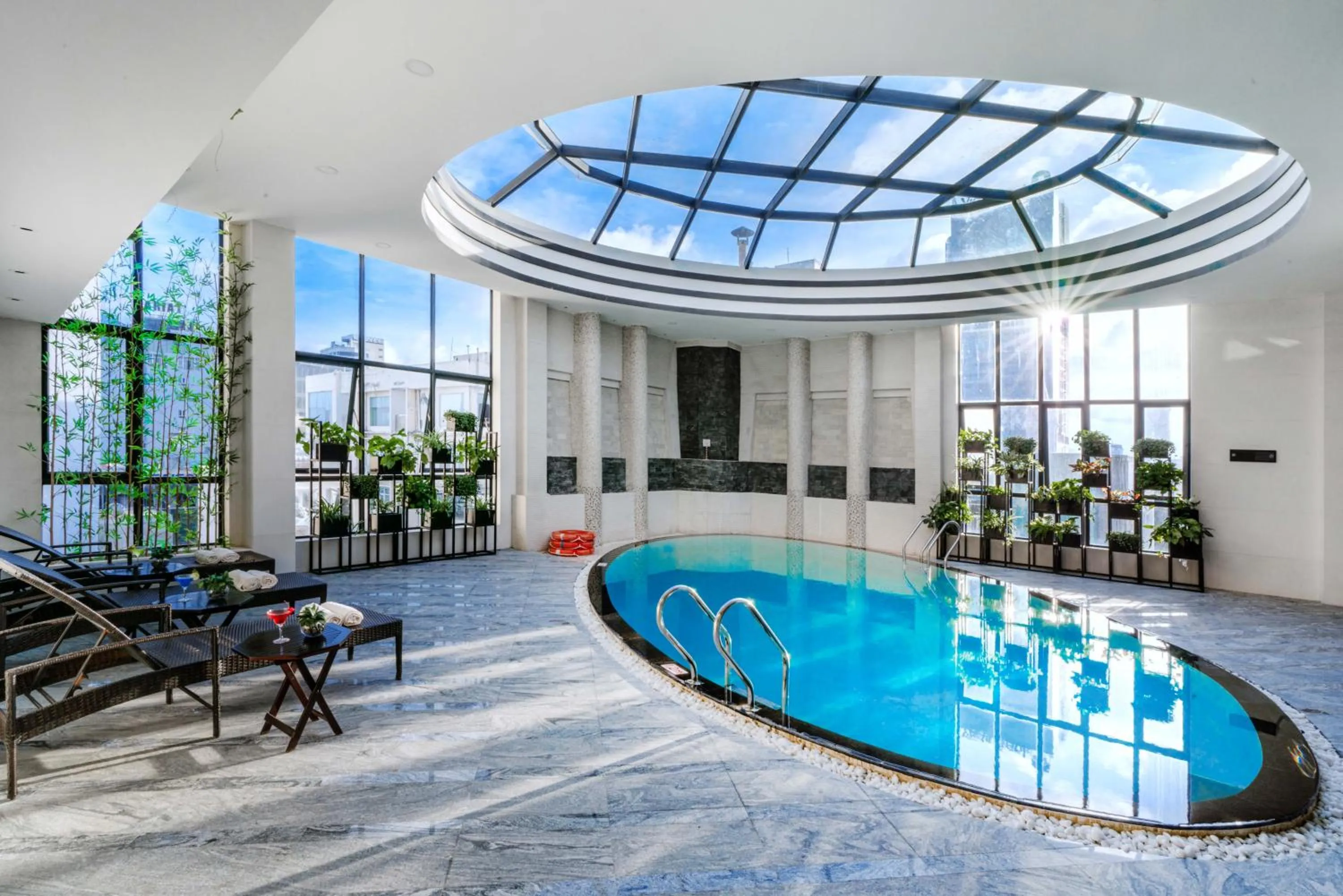 Swimming pool in Brilliant Hotel - Afternoon Tea Inclusive