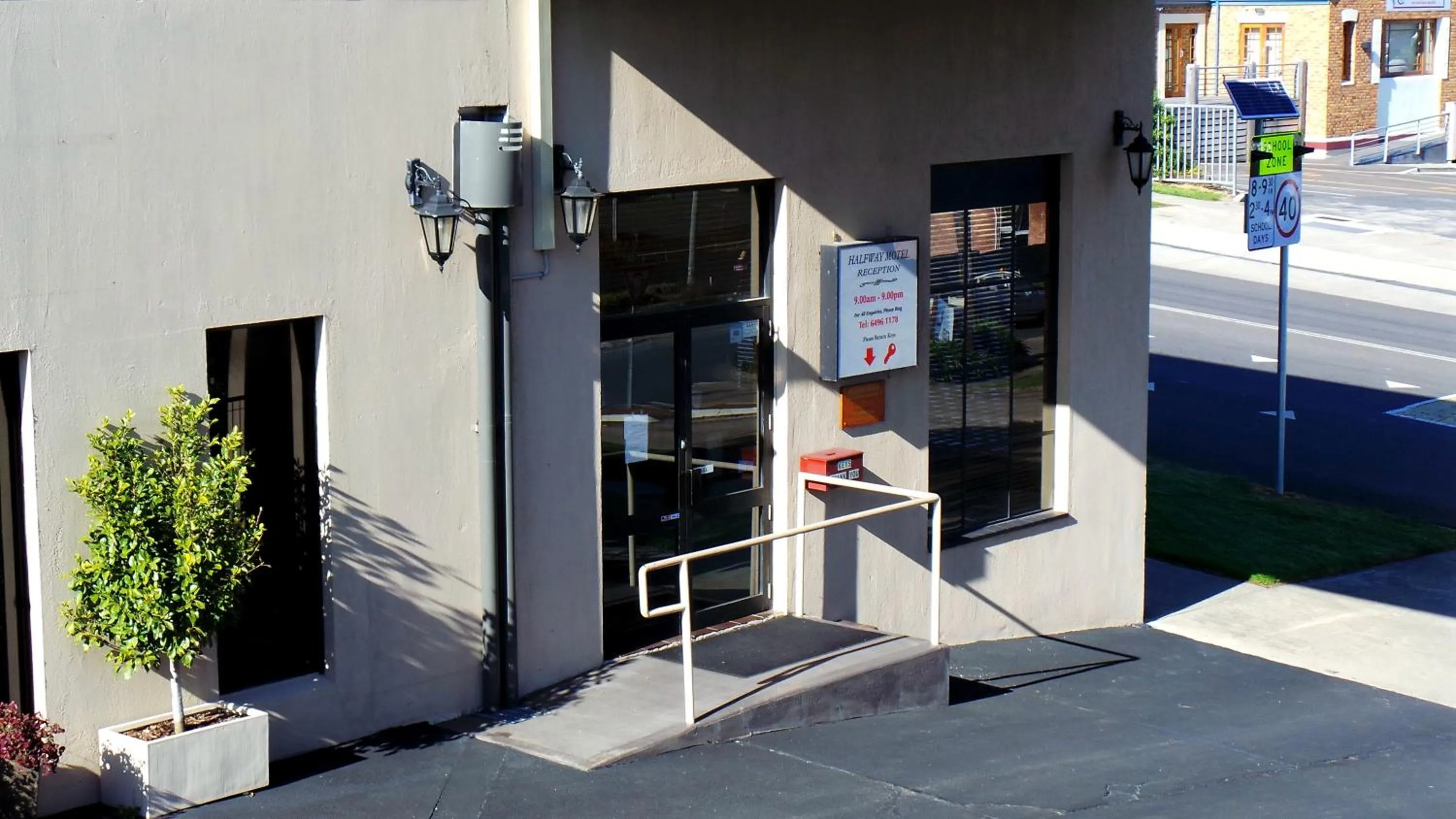 Facade/entrance in Halfway Motel