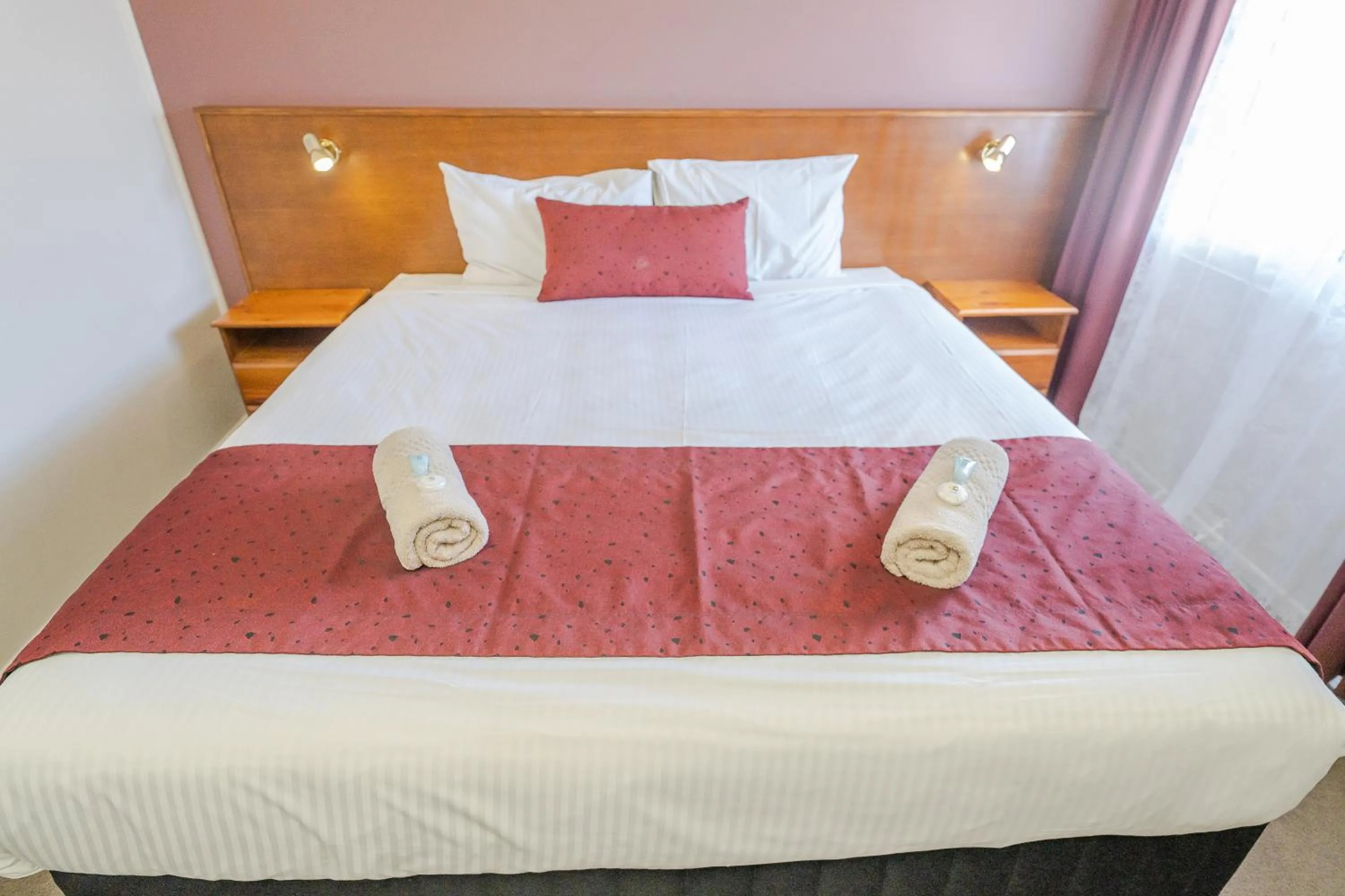 Bedroom, Bed in Halfway Motel