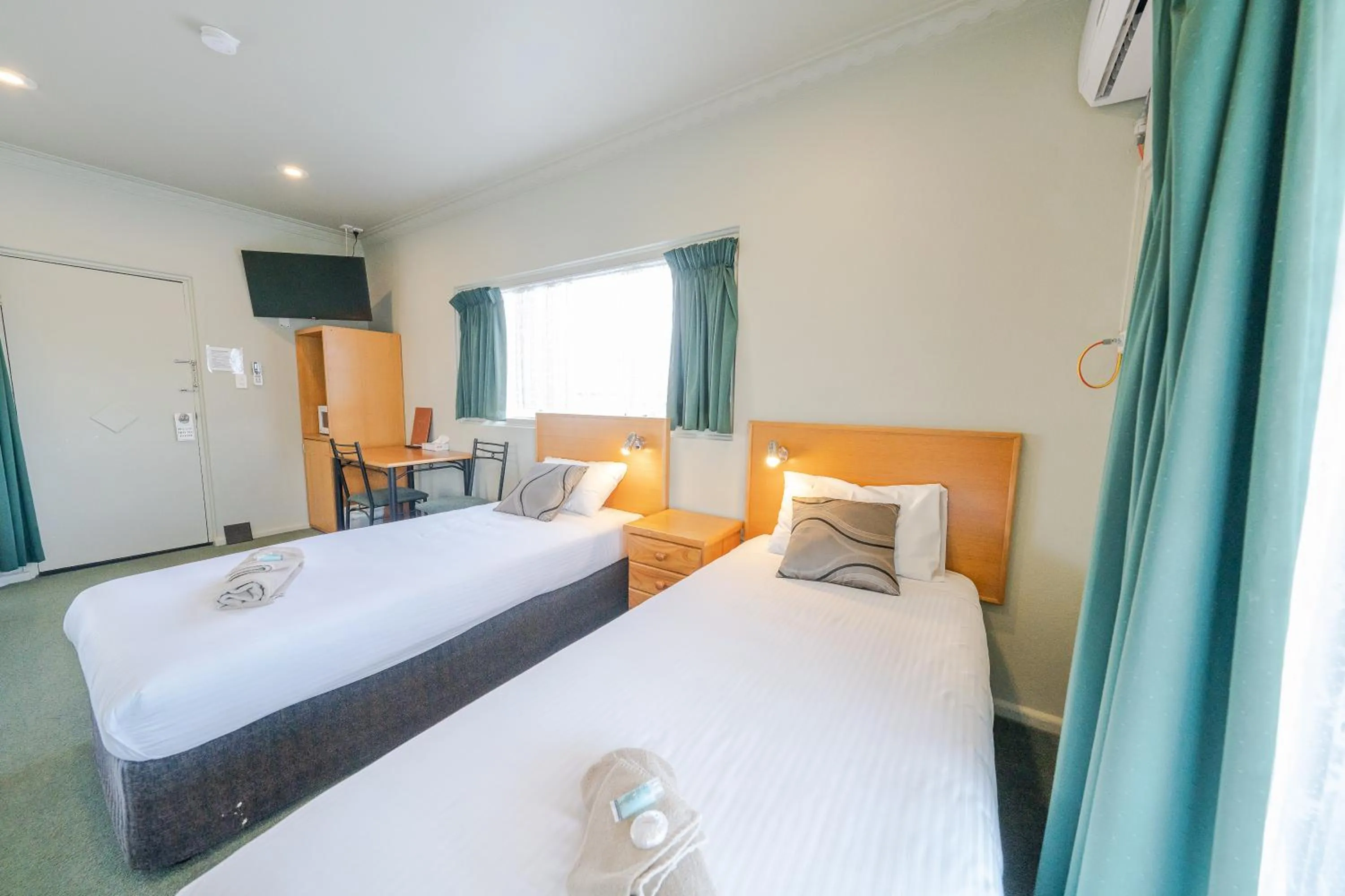 TV and multimedia, Bed in Halfway Motel