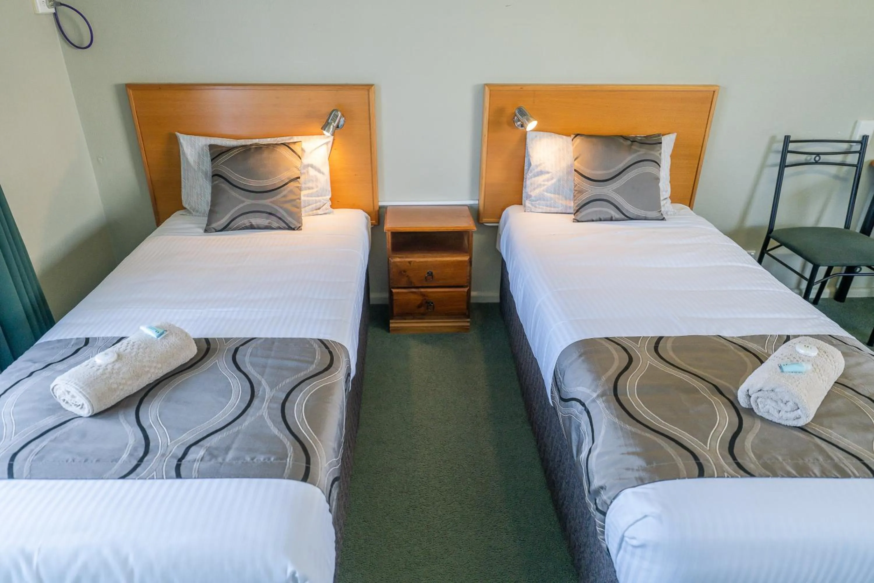 Bedroom, Bed in Halfway Motel