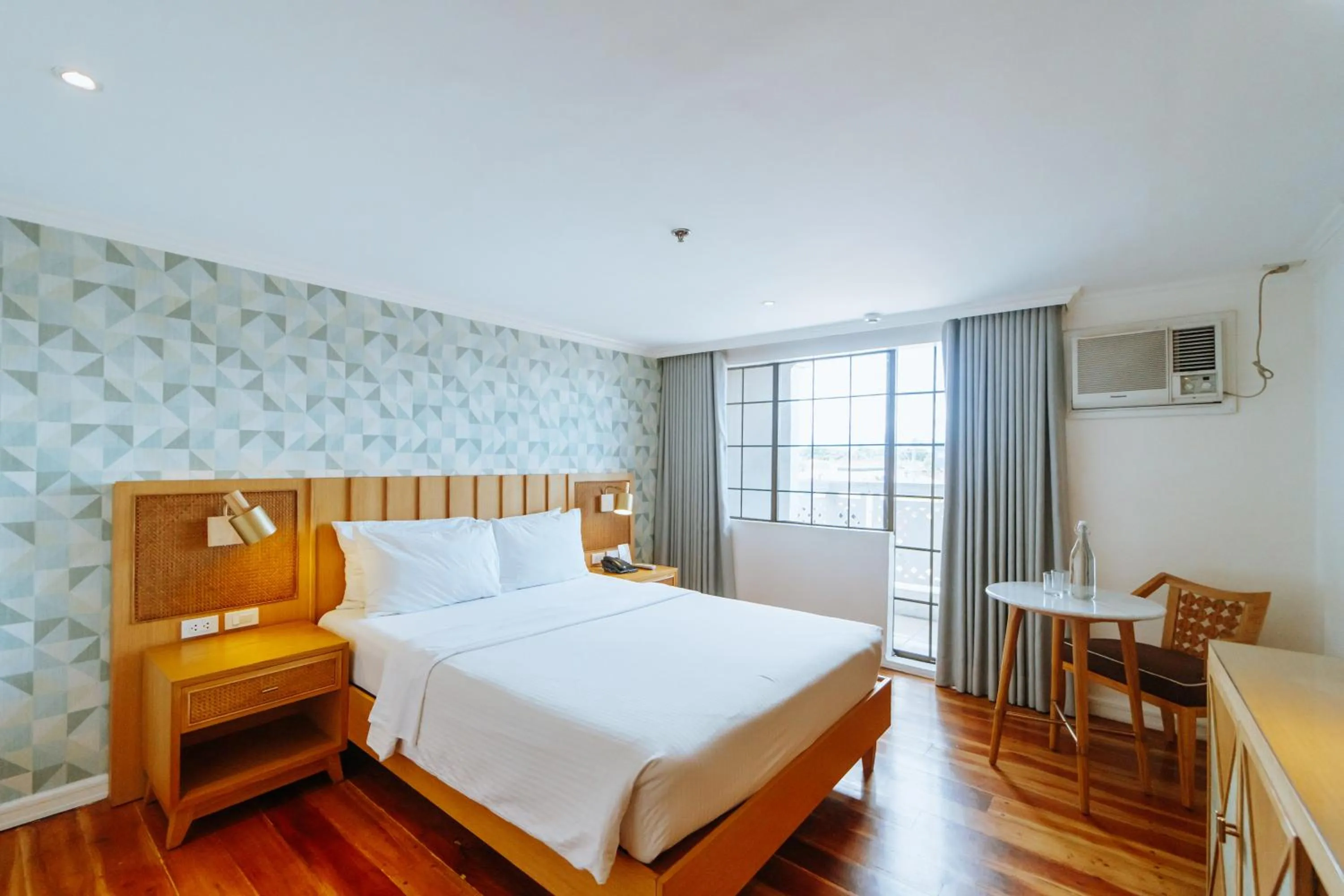 Bed in Sugarland Hotel