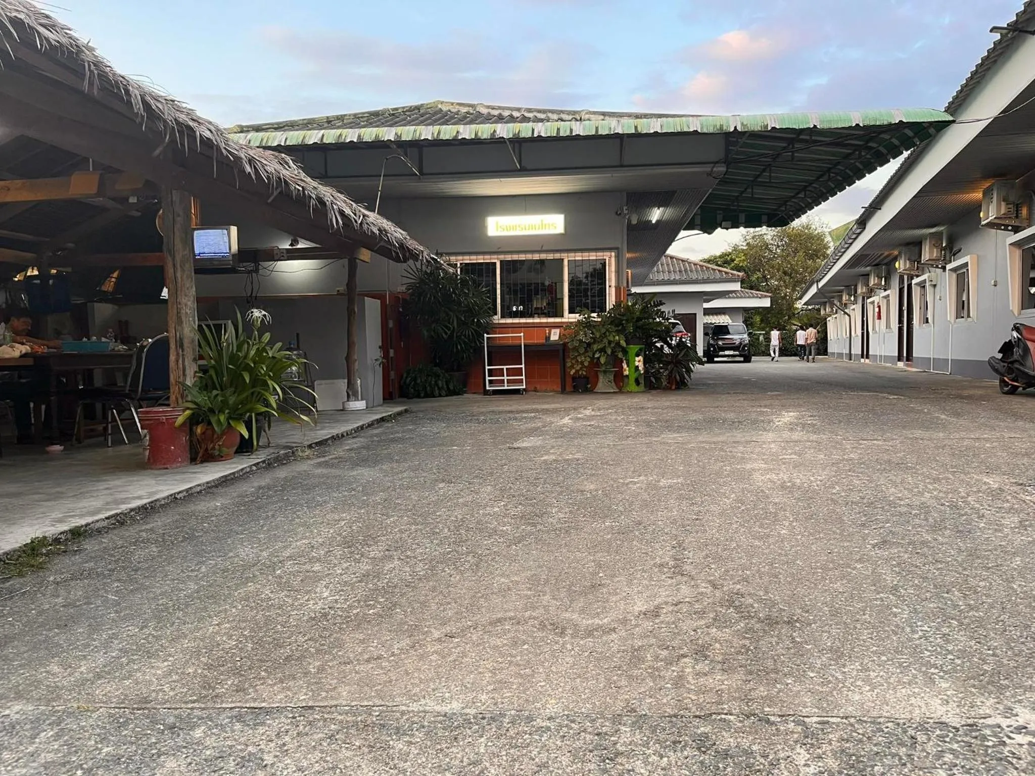 Property building in Metro Palace