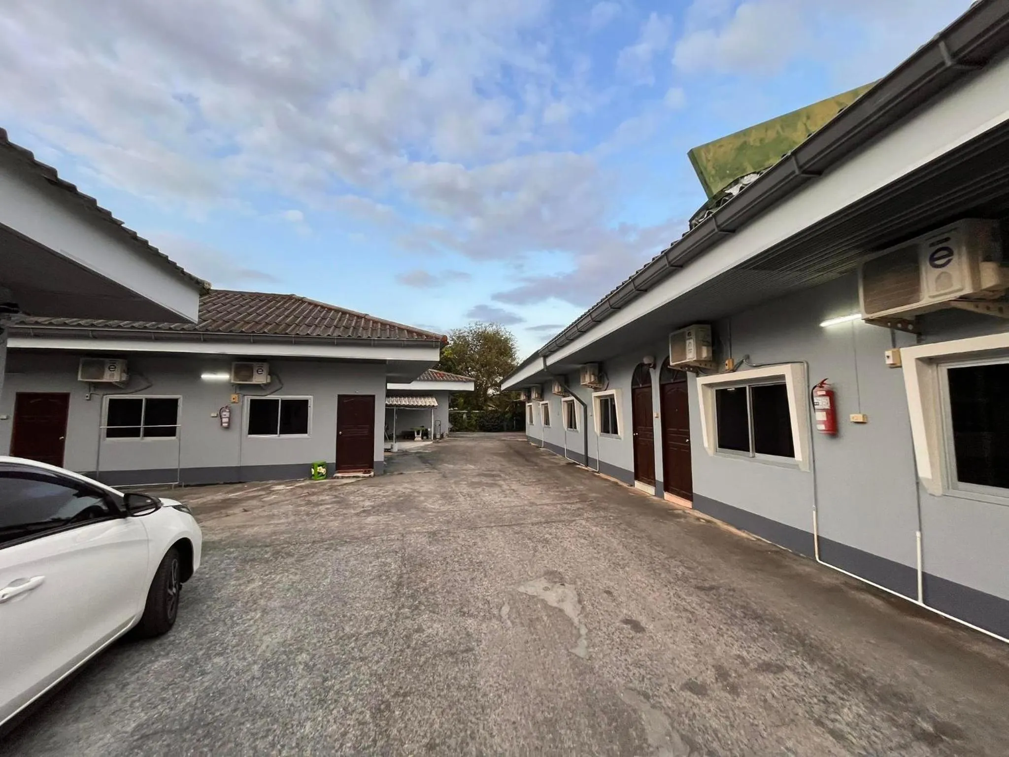 Property building in Metro Palace