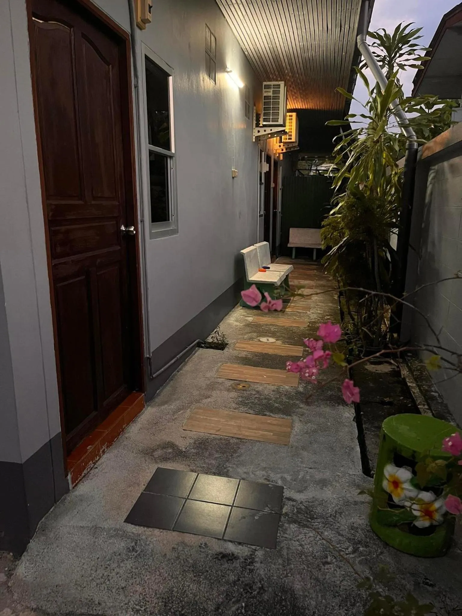 Property building in Metro Palace