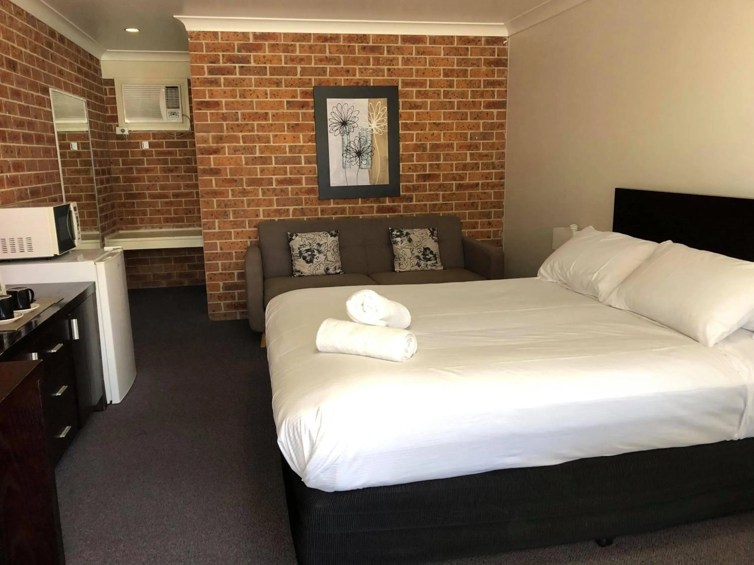 Bedroom, Bed in Lake Macquarie Motor Inn