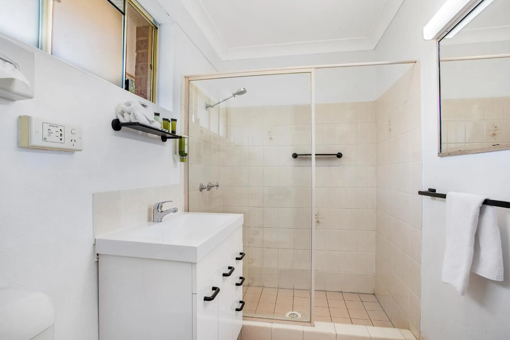 Shower in Lake Macquarie Motor Inn