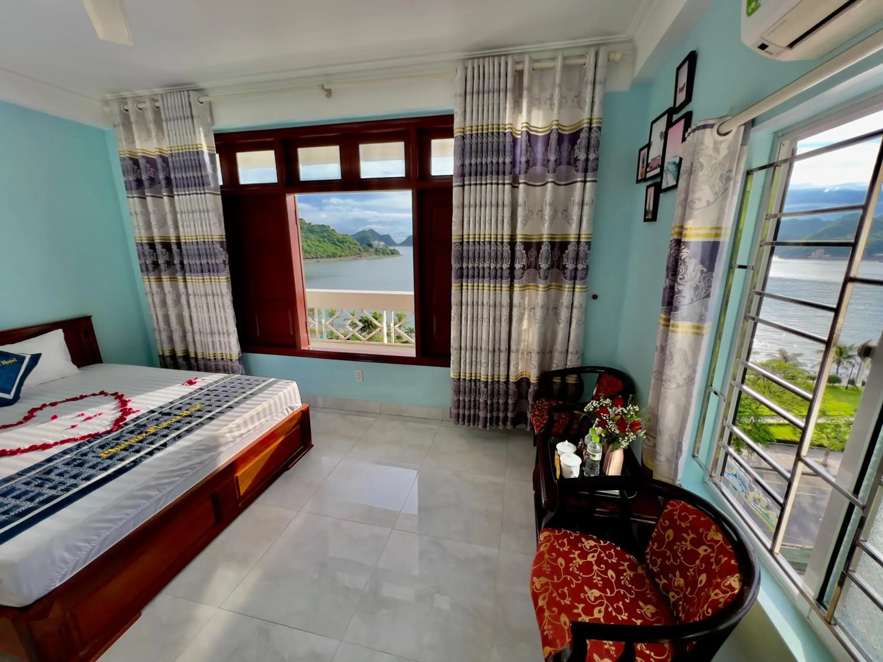 Deluxe Double Room with Sea View in Phoenix Flower Hotel Deluxe Double Room with Sea View in Phoenix Flower Hotel
